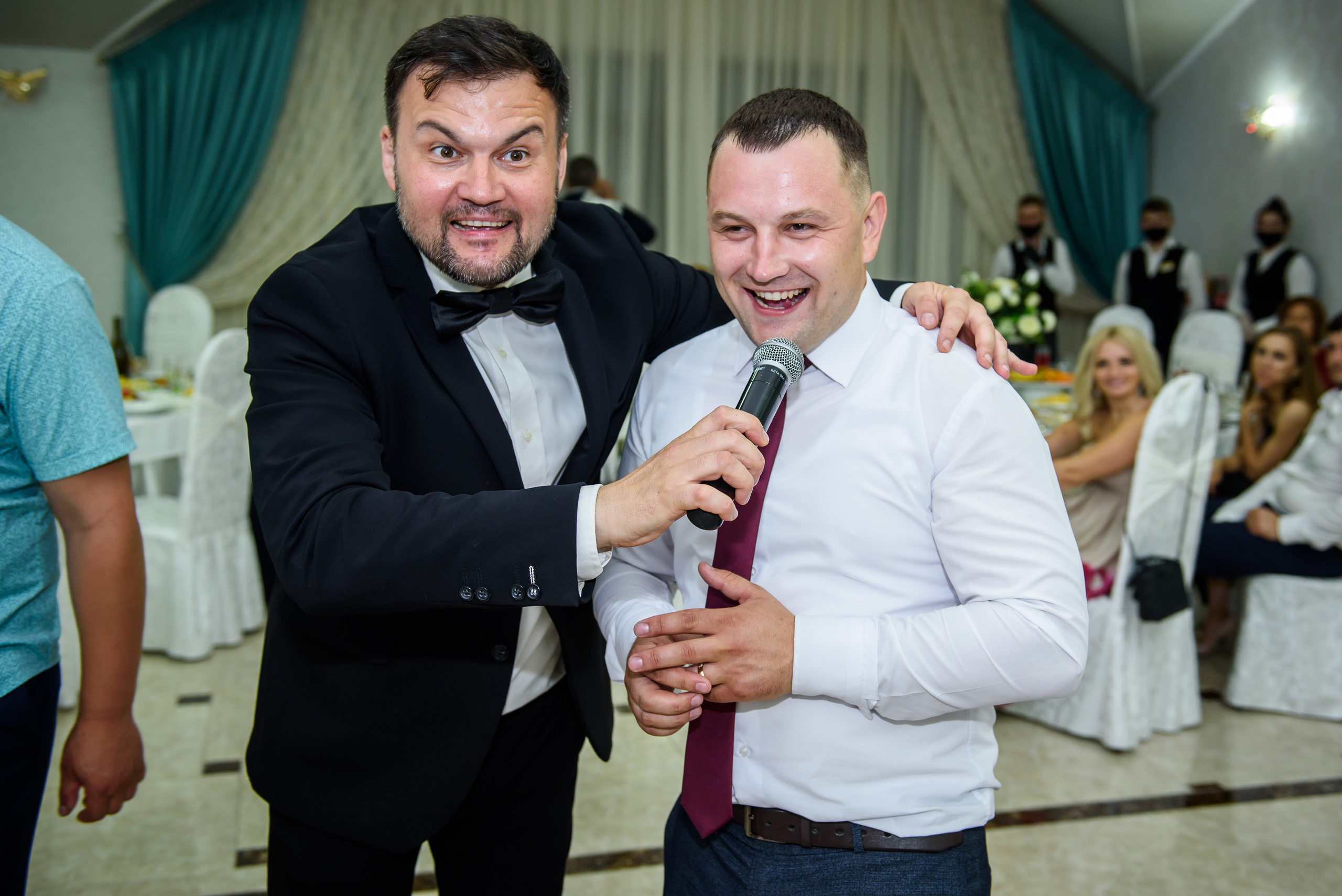 Moderator pentru nunta,cumatrie,zi de nastere,petrecerei corporative.                                                                        Ведущий на свадьбу Кишинев, Ведущий на день рождения  Кишинев, Ведущий на корпоратив Кишинев, Ведущий на выпускной Кишинев.           