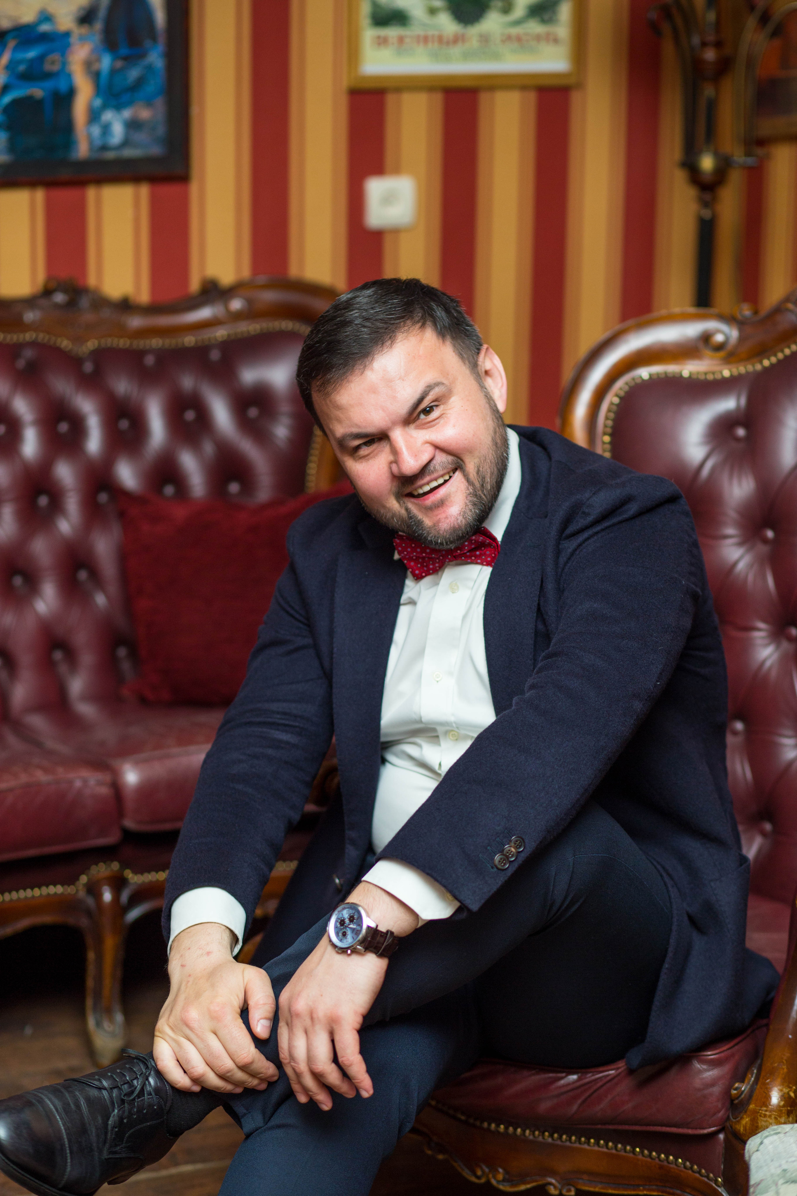 Servicii de Moderator,Dj,Lumini,Fum greu,Foto și video,Iepurasii de aur,Show programe la Chișinău și în afară țării.                                                                                          Услуги Ведущего,Диджея,Свет,Тяжелый дым,Фото и видео,Зеркальные кролики,Шоу программа в Кишиневе и по всему миру.    Viber,Whatsapp,Telegram:+37379886716.                                     