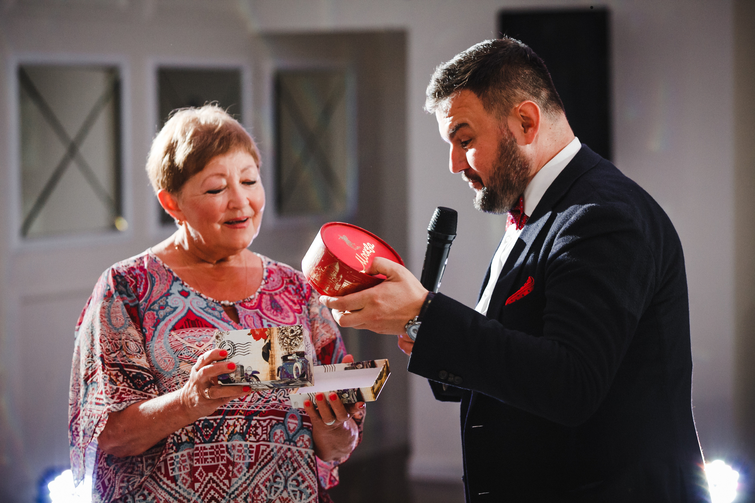 Servicii de Moderator,Dj,Lumini,Fum greu,Foto și video,Iepurasii de aur,Show programe la Chișinău și în afară țării.                                                                                          Услуги Ведущего,Диджея,Свет,Тяжелый дым,Фото и видео,Зеркальные кролики,Шоу программа в Кишиневе и по всему миру.    Viber,Whatsapp,Telegram:+37379886716.                                     