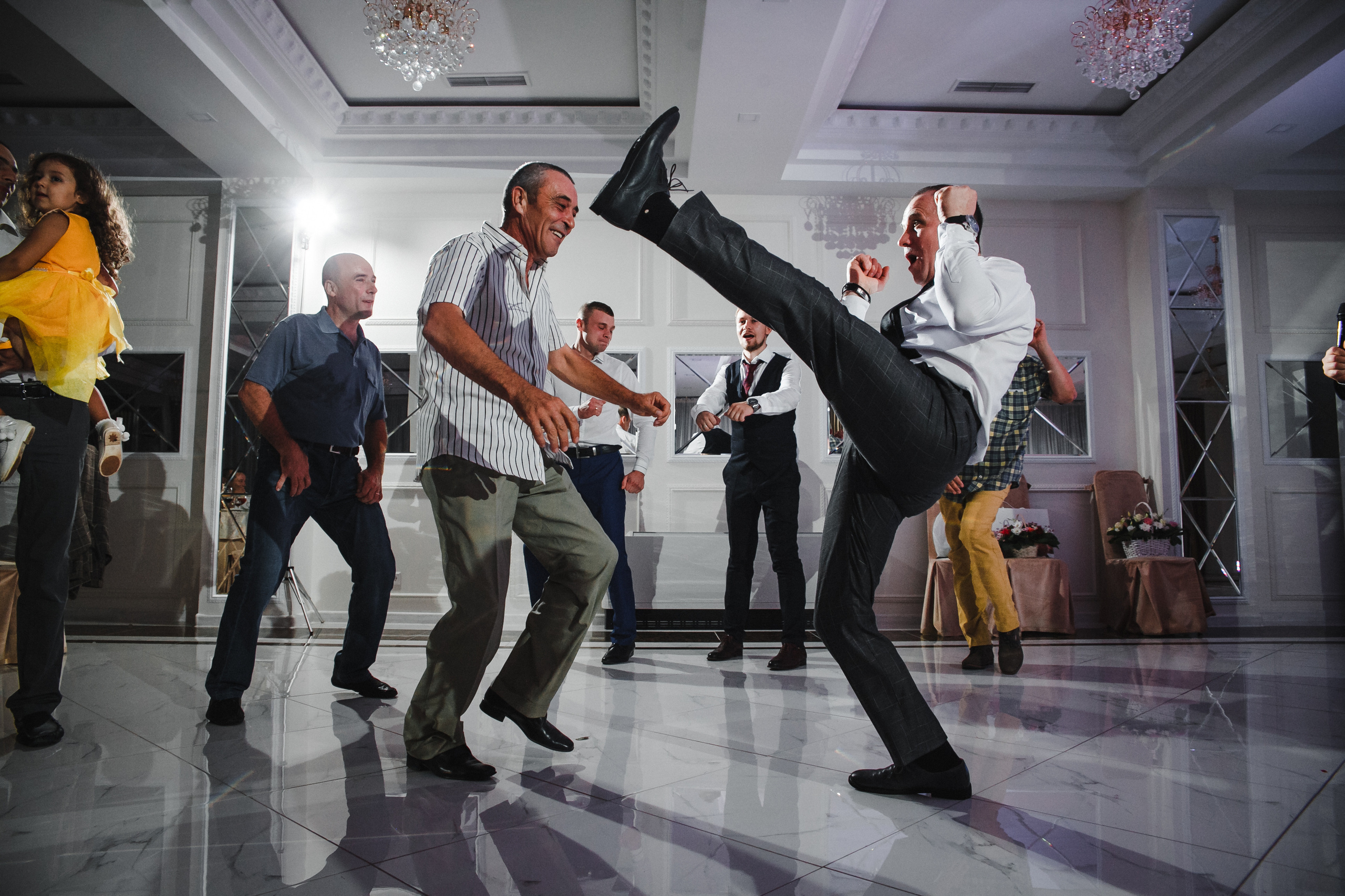 Servicii de Moderator,Dj,Lumini,Fum greu,Foto și video,Iepurasii de aur,Show programe la Chișinău și în afară țării.                                                                                          Услуги Ведущего,Диджея,Свет,Тяжелый дым,Фото и видео,Зеркальные кролики,Шоу программа в Кишиневе и по всему миру.    Viber,Whatsapp,Telegram:+37379886716.                                     