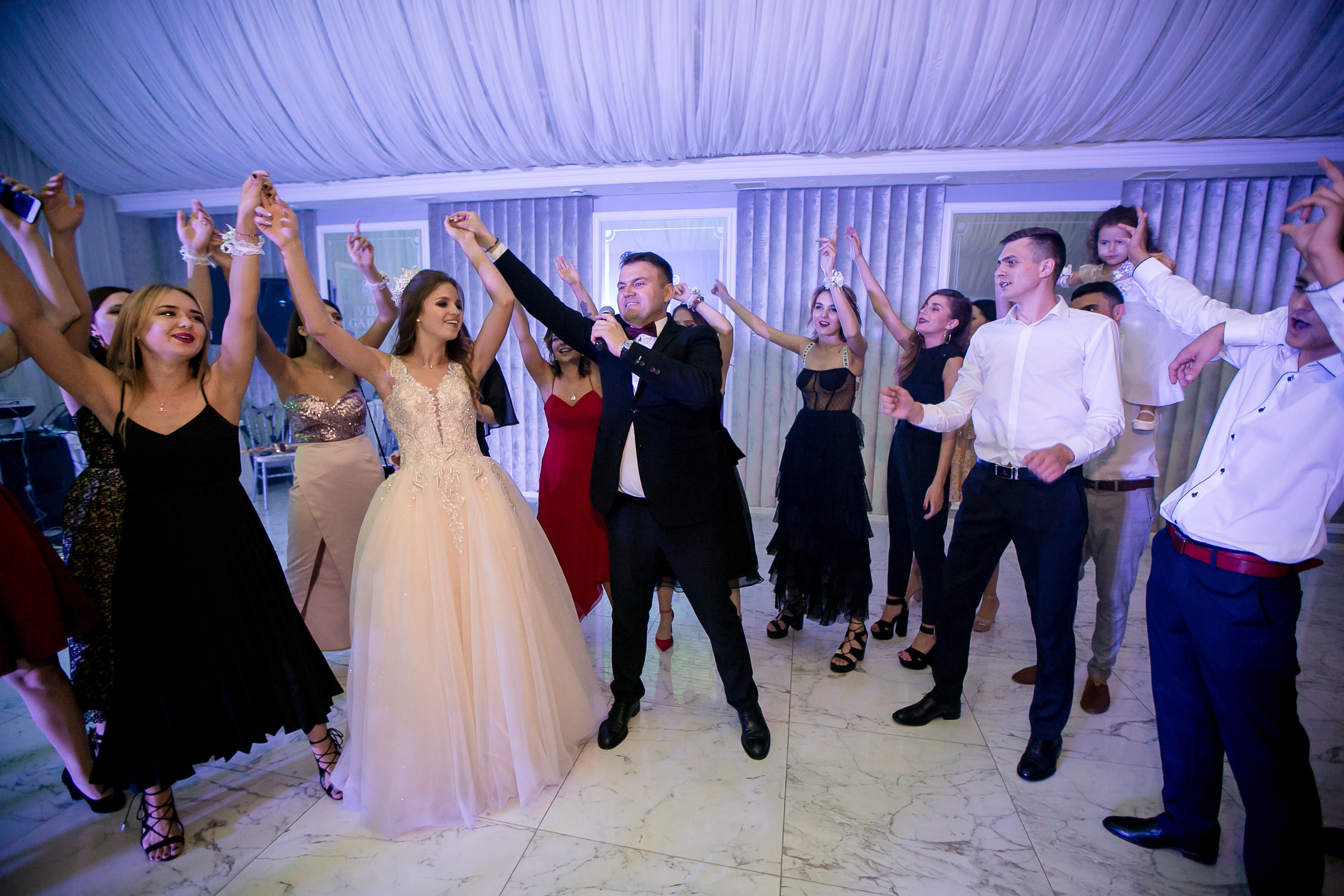 Moderator pentru nunta,cumatrie,zi de nastere,petrecerei corporative.                                                                        Ведущий на свадьбу Кишинев, Ведущий на день рождения  Кишинев, Ведущий на корпоратив Кишинев, Ведущий на выпускной Кишинев.           