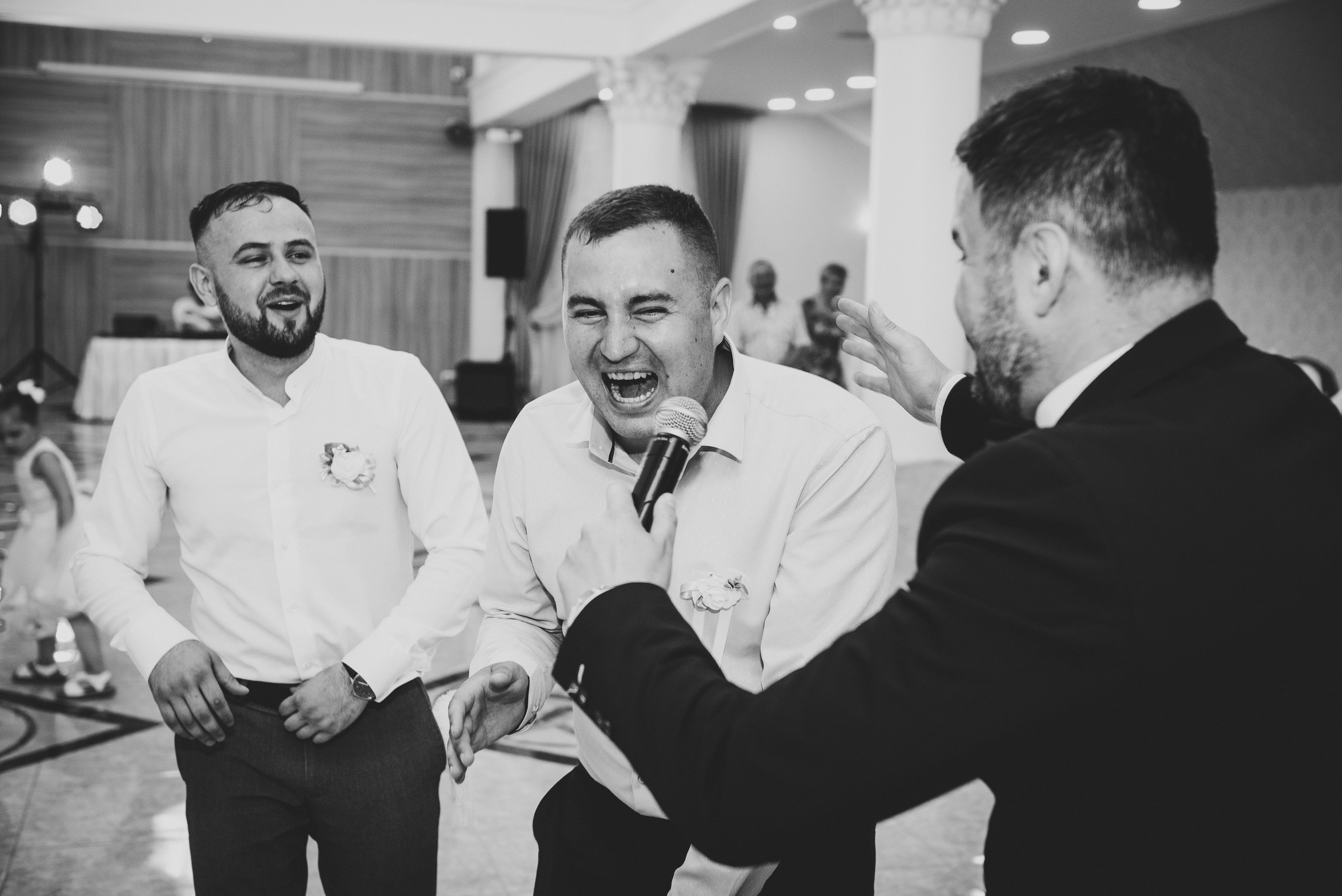 Moderator pentru nunta,cumatrie,zi de nastere,petrecerei corporative.                                                                        Ведущий на свадьбу Кишинев, Ведущий на день рождения  Кишинев, Ведущий на корпоратив Кишинев, Ведущий на выпускной Кишинев.           