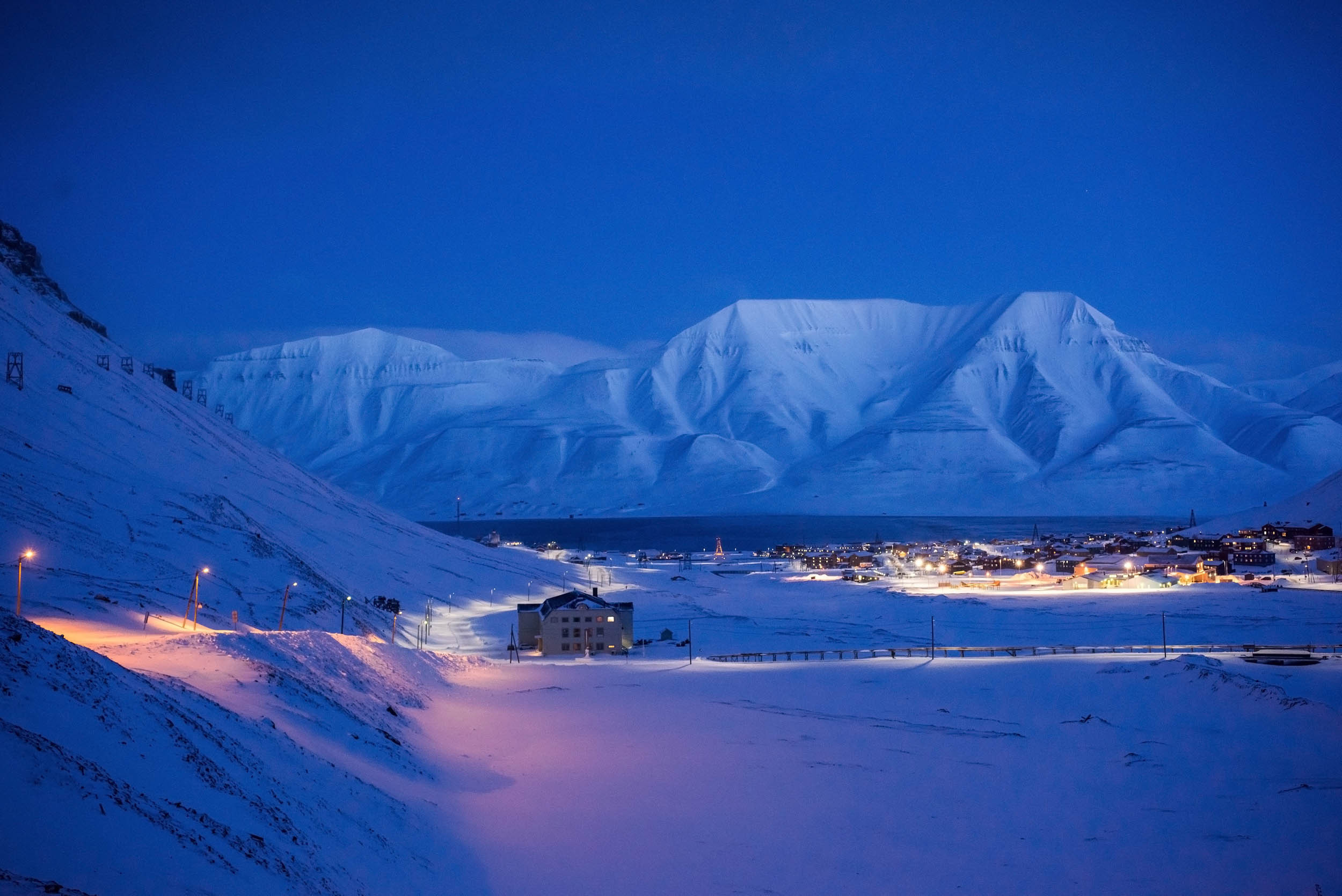 Svalbard. Winter. Night. Family and wedding photographer in Norway Bublik Polina
