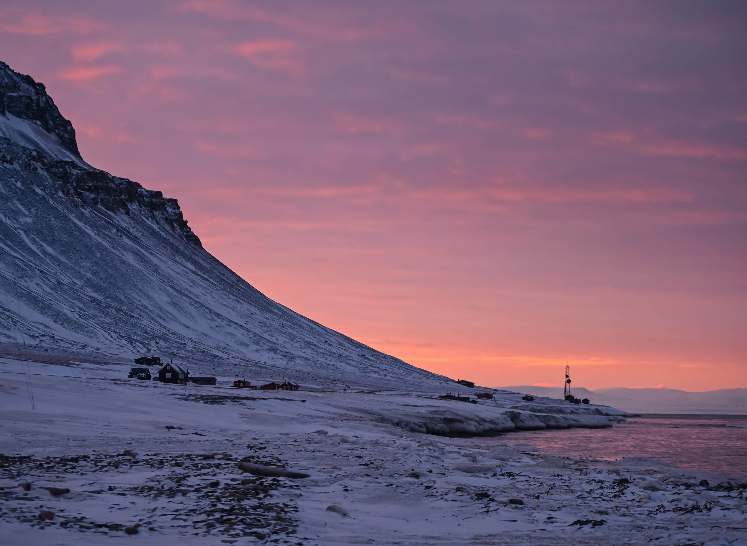 Svalbard. Winter. Day. Family and wedding photographer in Norway Bublik Polina