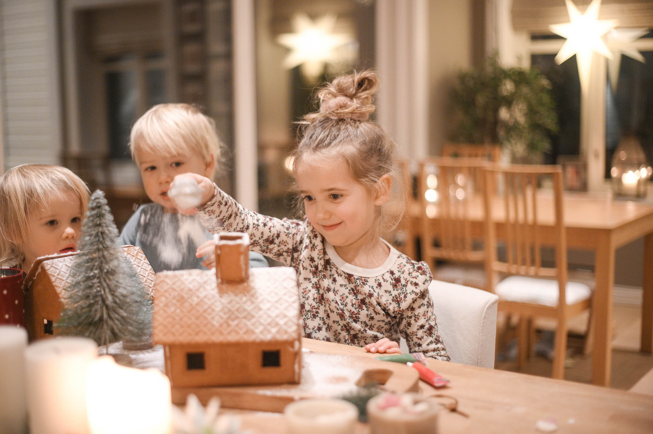 Pepperkakehus. Family and wedding photographer in Norway Bublik Polina