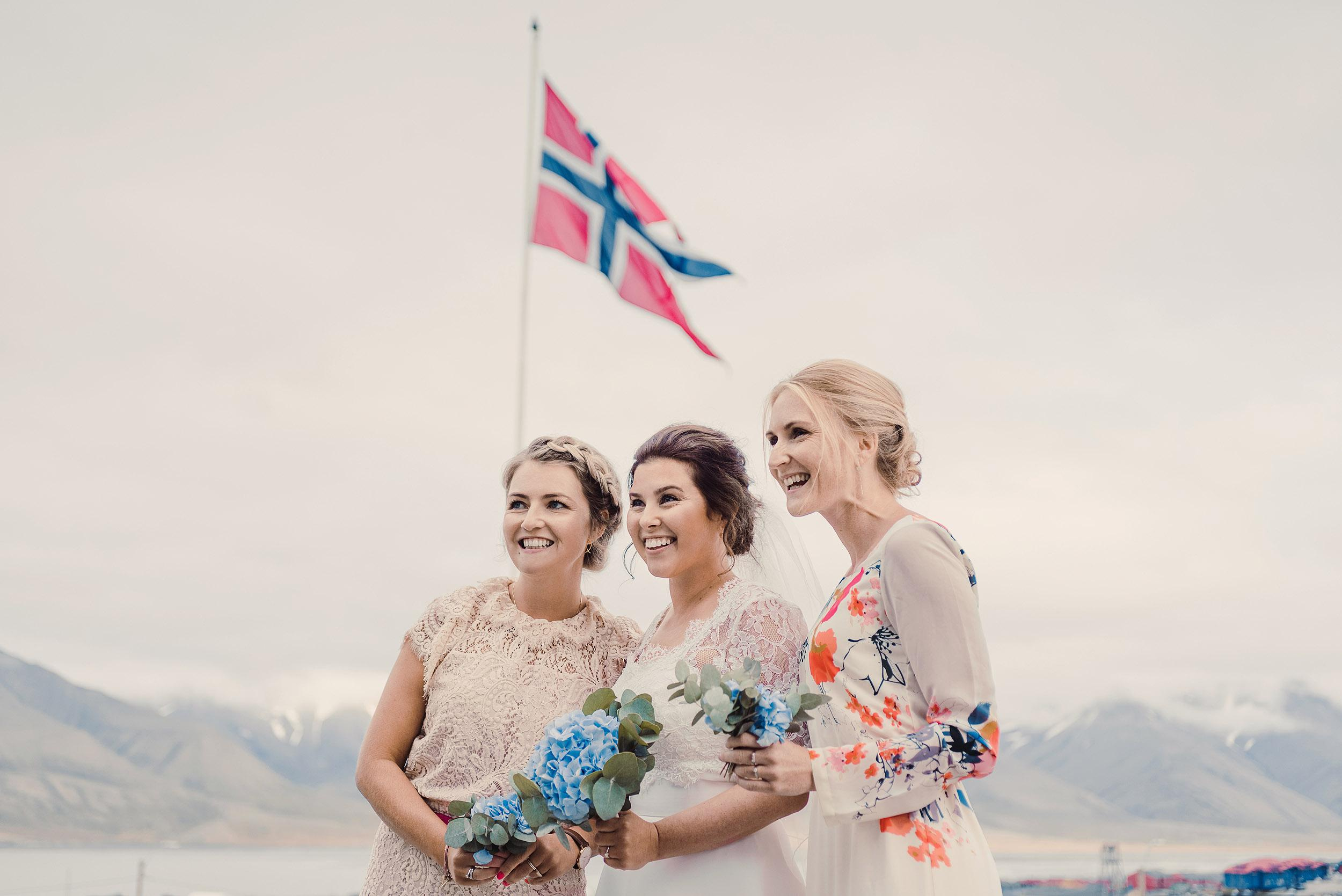 Ida and Tommy. Svalbard. Family and wedding photographer in Norway Bublik Polina