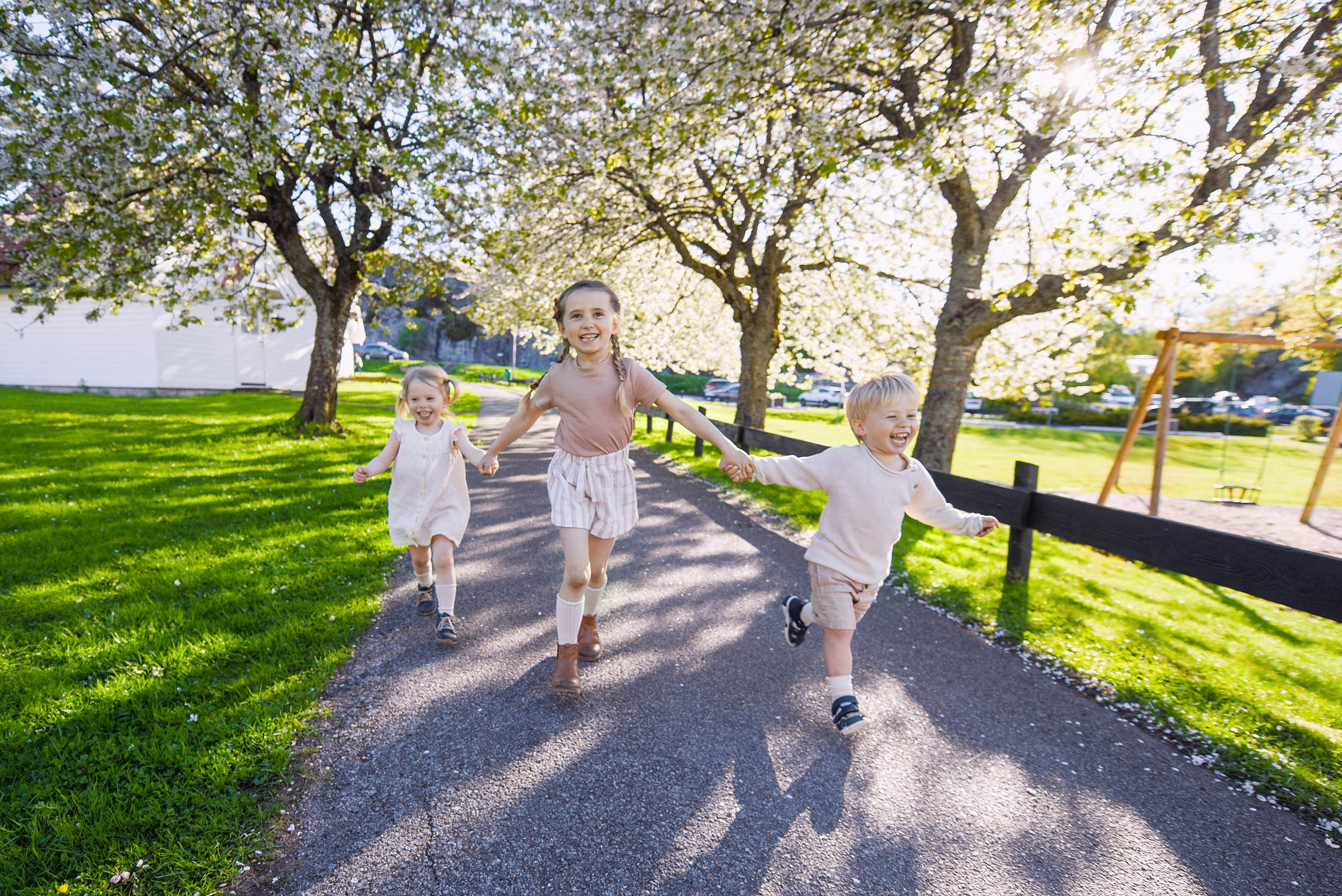 Viki + 3🐒🐒🐒. Family and wedding photographer in Norway Bublik Polina