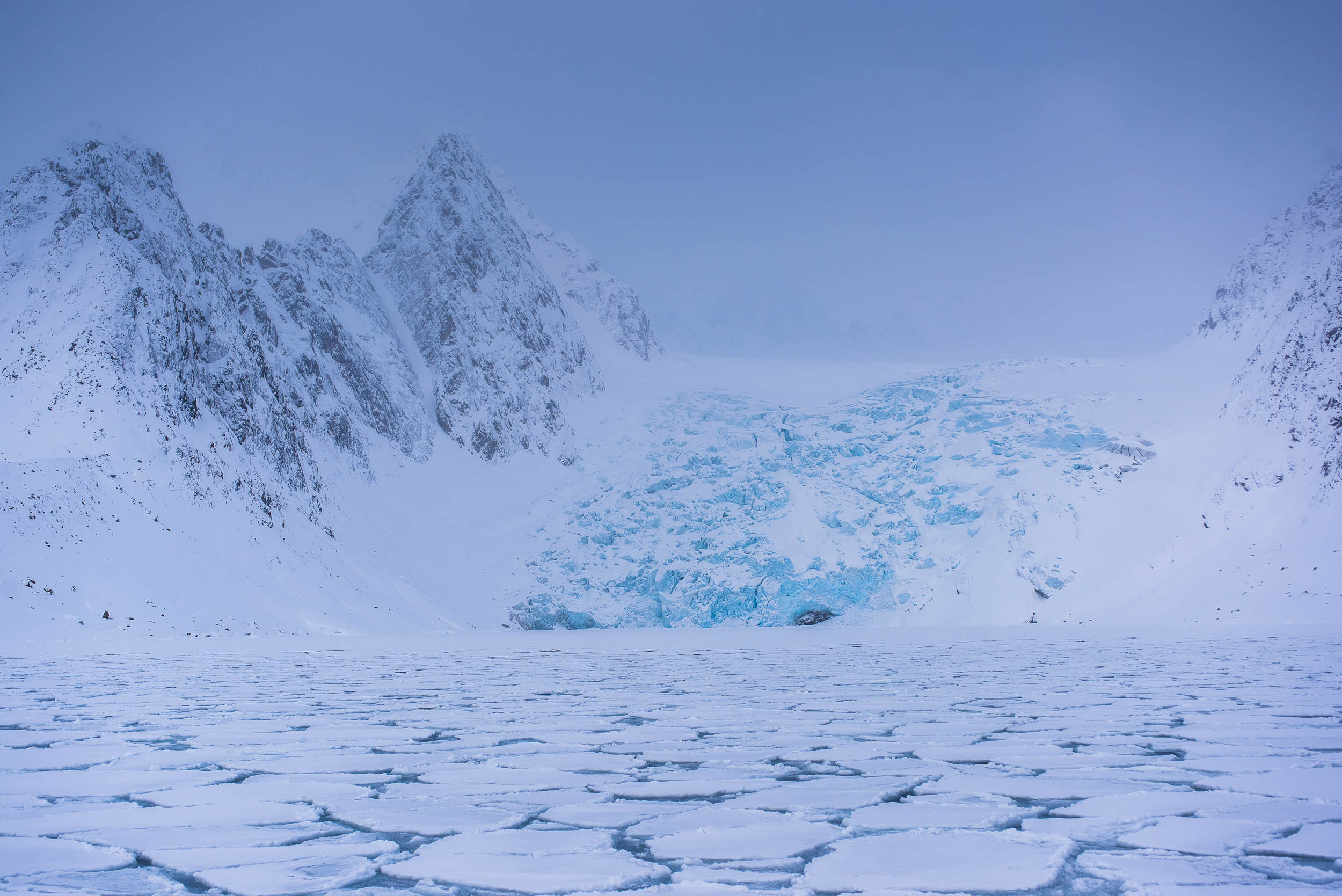 Svalbard. Winter. Day. Family and wedding photographer in Norway Bublik Polina