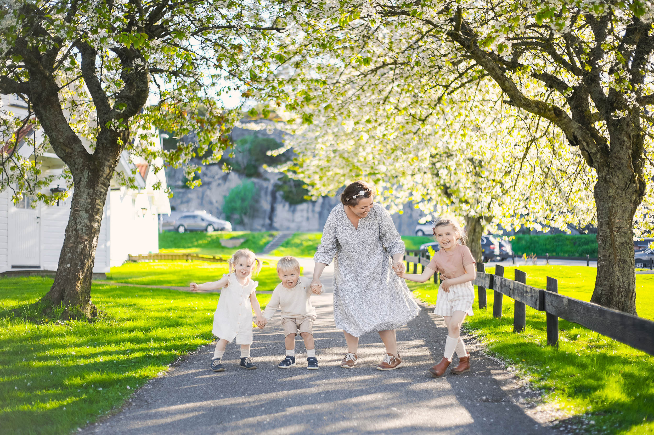 Viki + 3🐒🐒🐒. Family and wedding photographer in Norway Bublik Polina