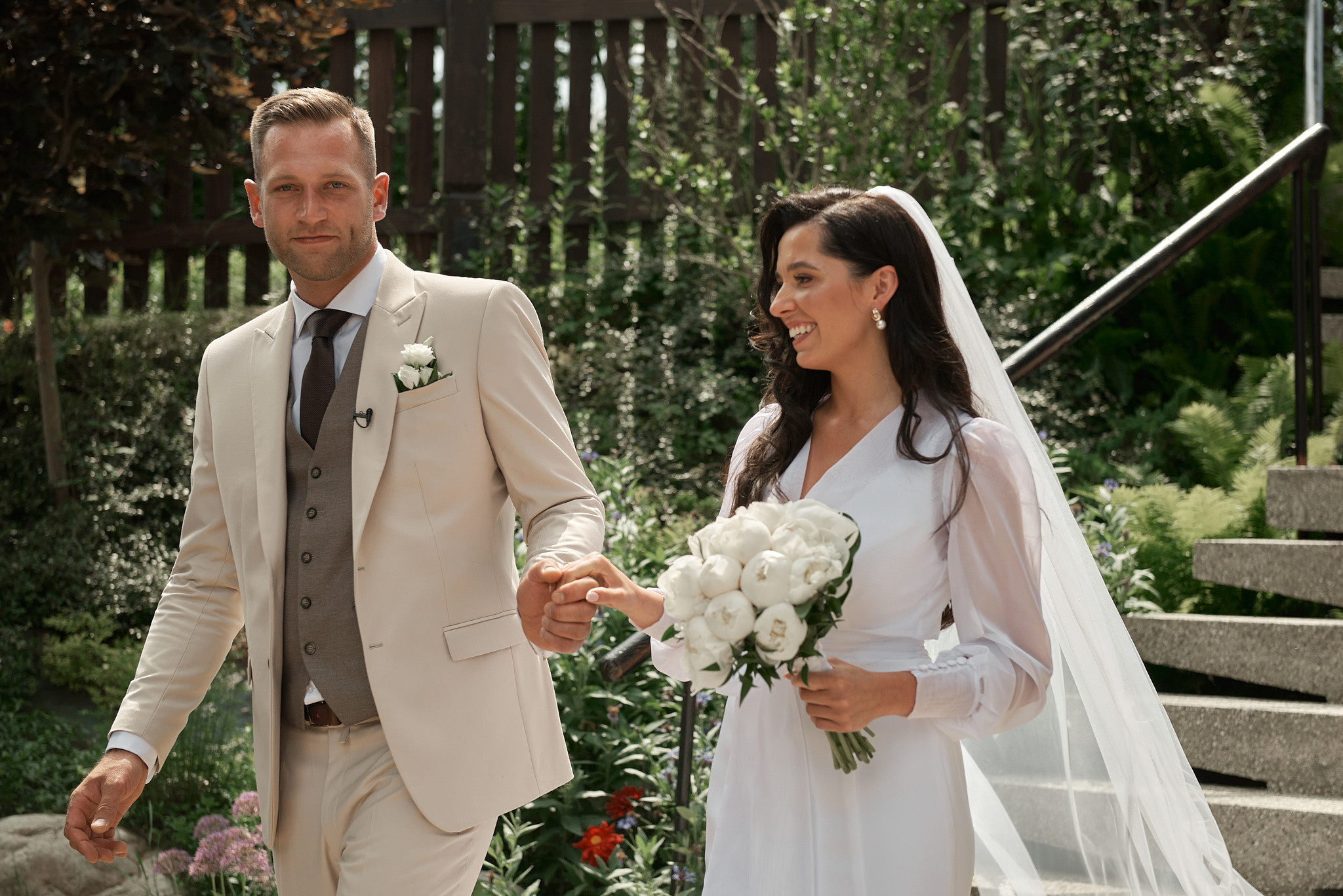 Wedding in mountains. Calgary wedding photo and video. Photographer Andrii Bielikov