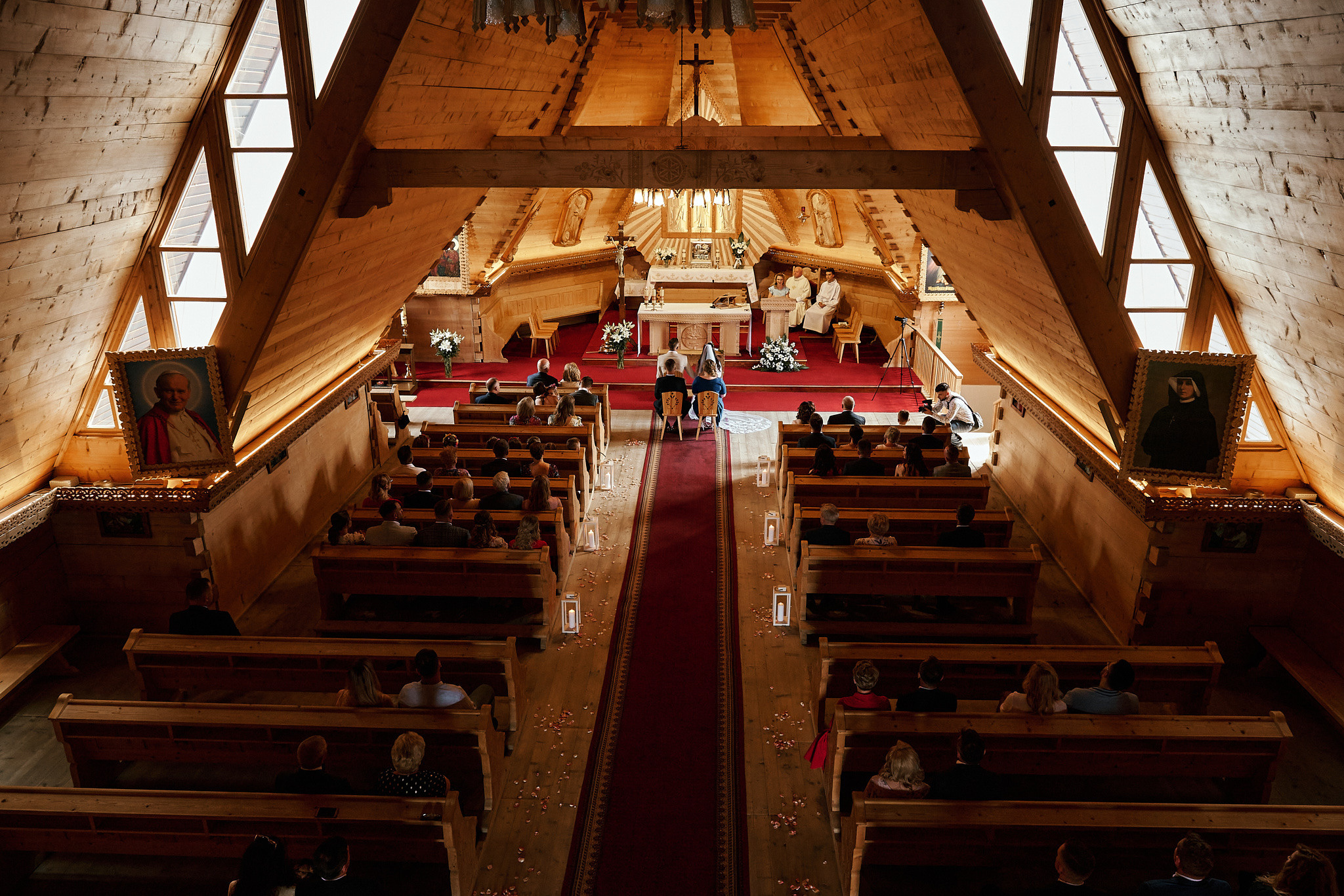 Wedding in mountains. Calgary wedding photo and video. Photographer Andrii Bielikov