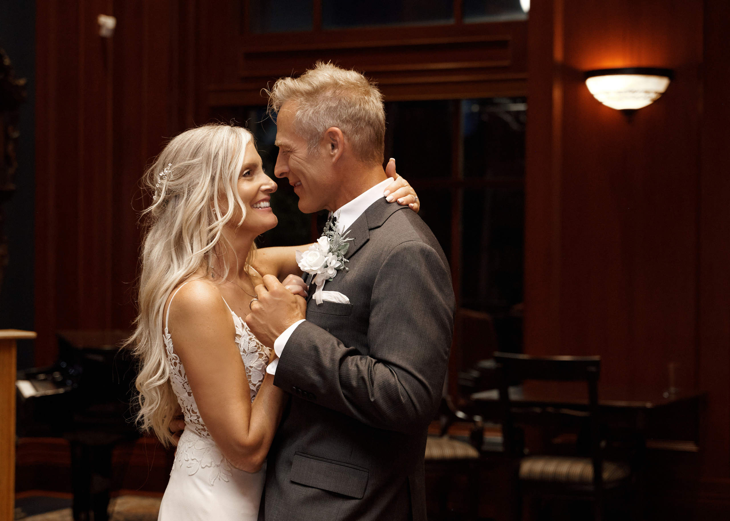 Wedding in Calgary Heritage park. Calgary wedding photo and video. Photographer Andrii Bielikov