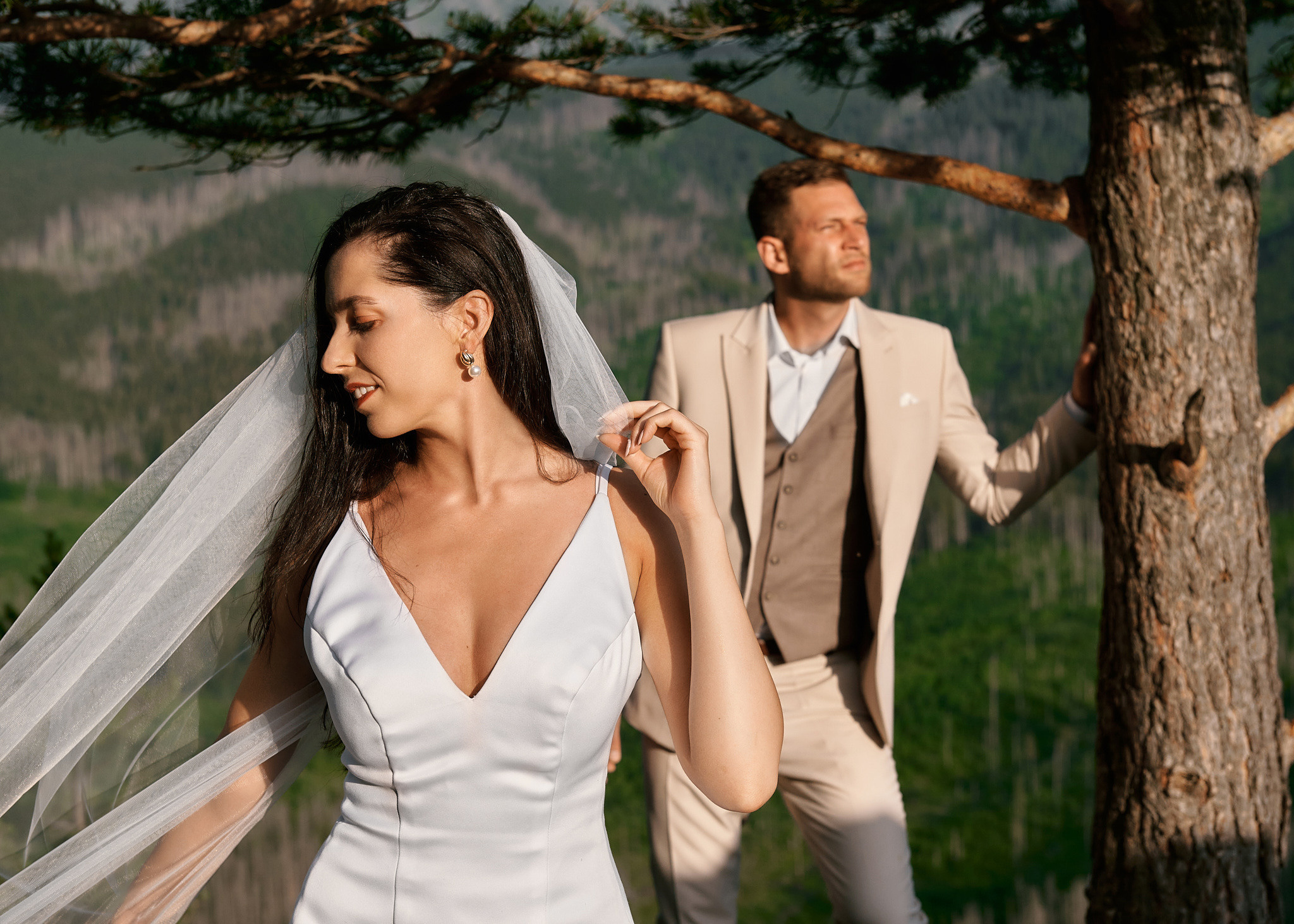 Wedding in mountains. Calgary wedding photo and video. Photographer Andrii Bielikov