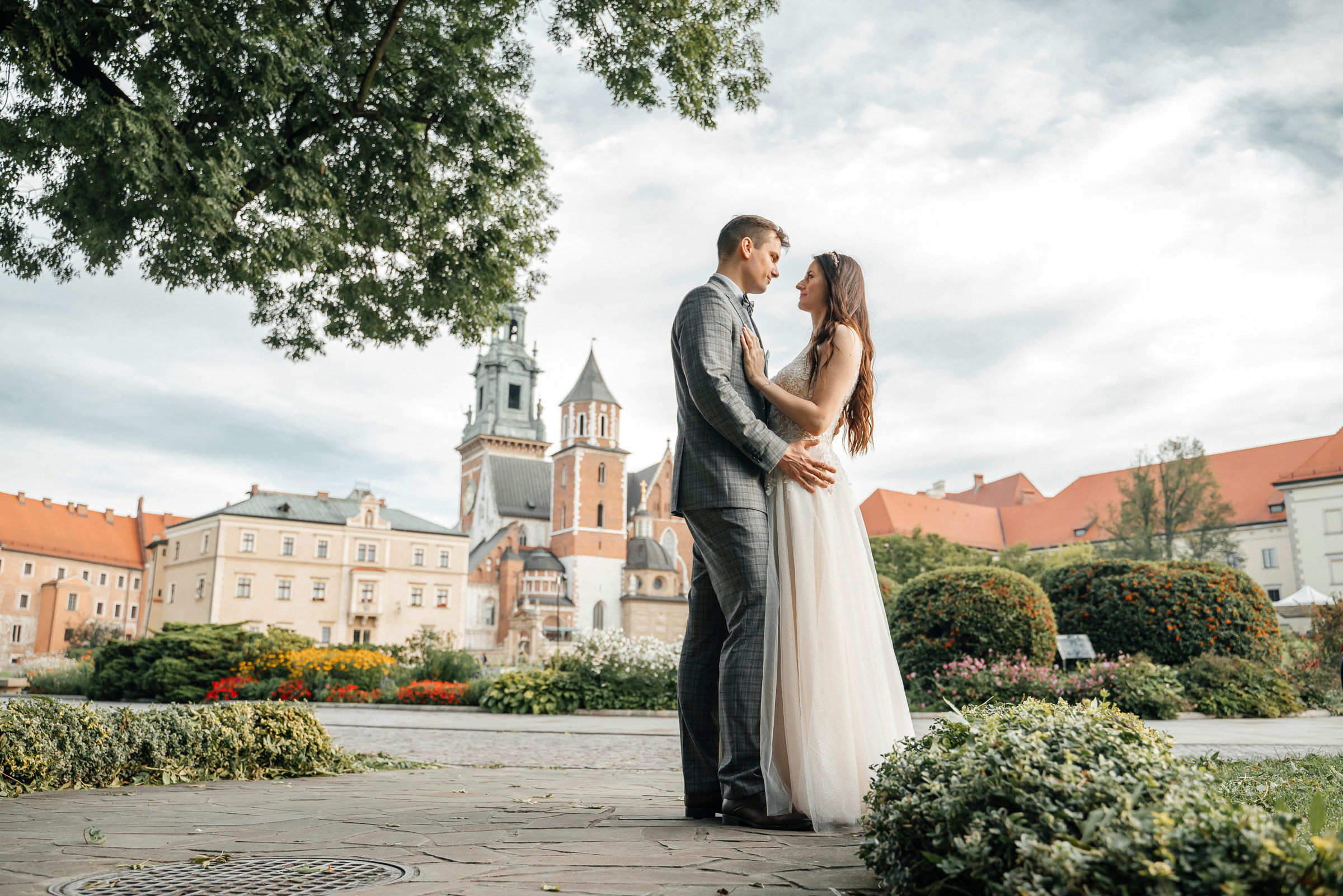 After wedding. Calgary wedding photo and video. Photographer Andrii Bielikov
