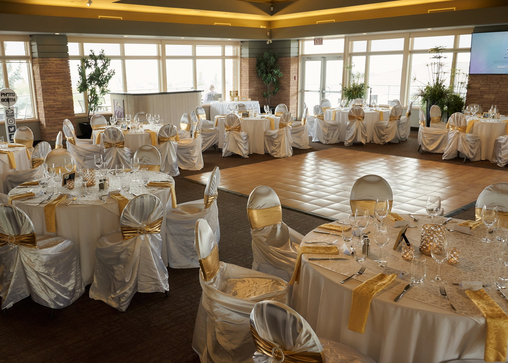 Femi & Jen. Calgary wedding photo and video. Photographer Andrii Bielikov