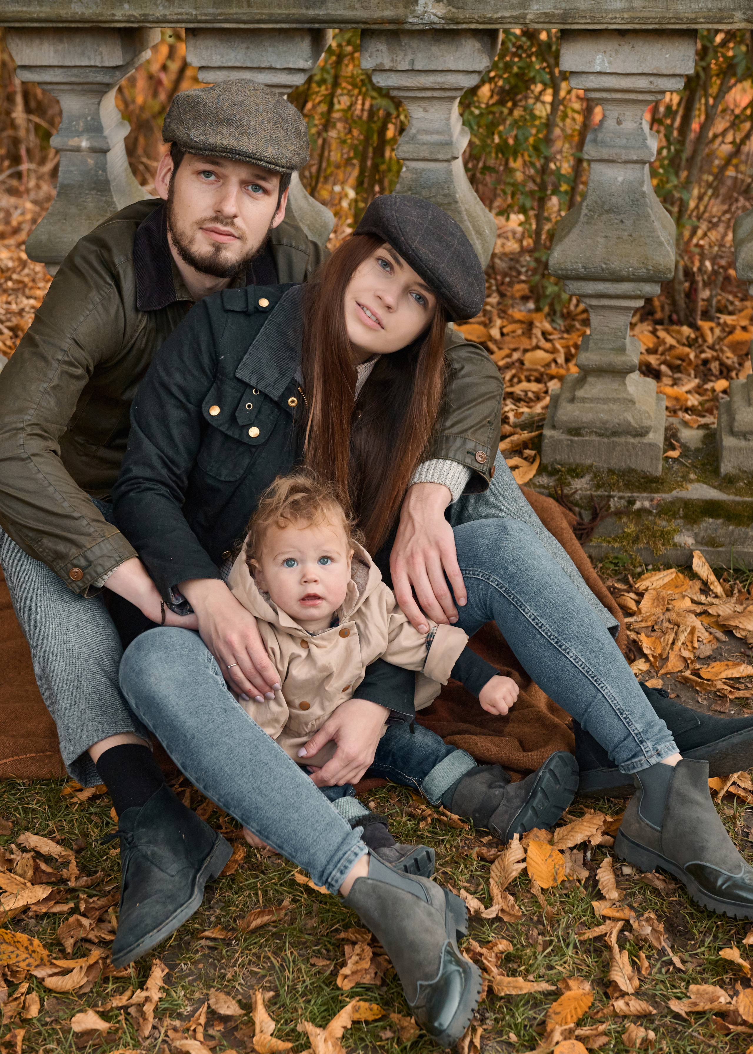 Family photo shoot. Calgary wedding photo and video. Photographer Andrii Bielikov