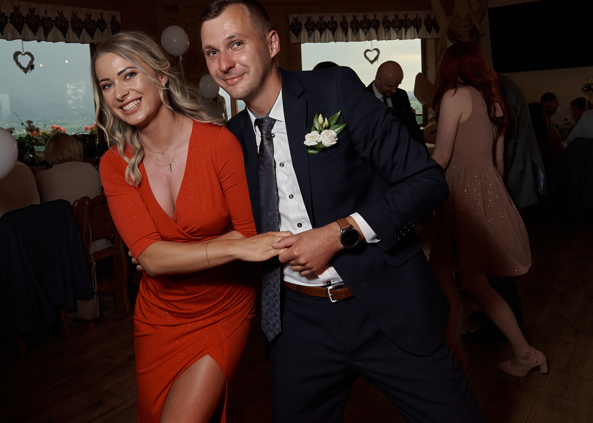 Wedding in mountains. Calgary wedding photo and video. Photographer Andrii Bielikov