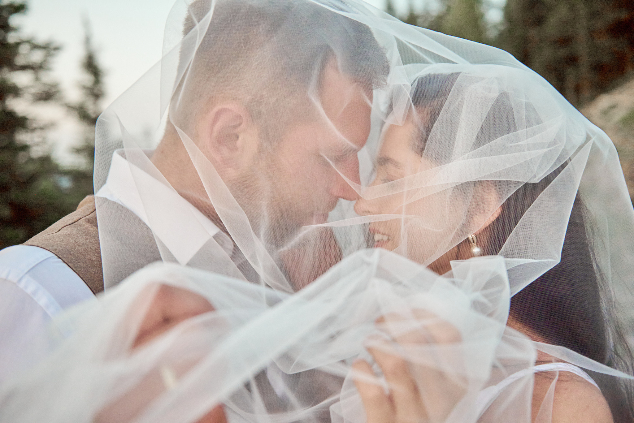 Wedding in mountains. Calgary wedding photo and video. Photographer Andrii Bielikov