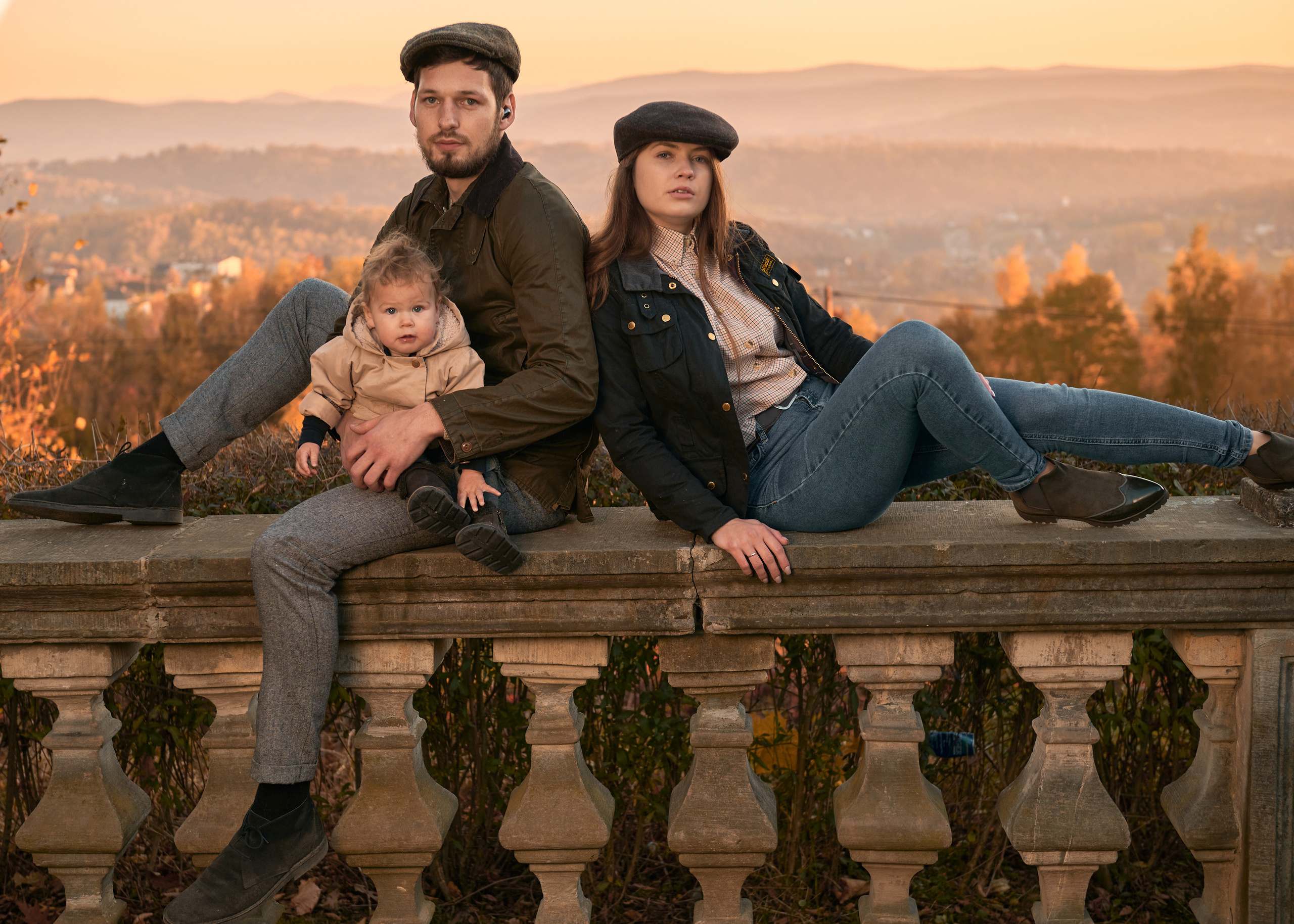 Family photo shoot. Calgary wedding photo and video. Photographer Andrii Bielikov