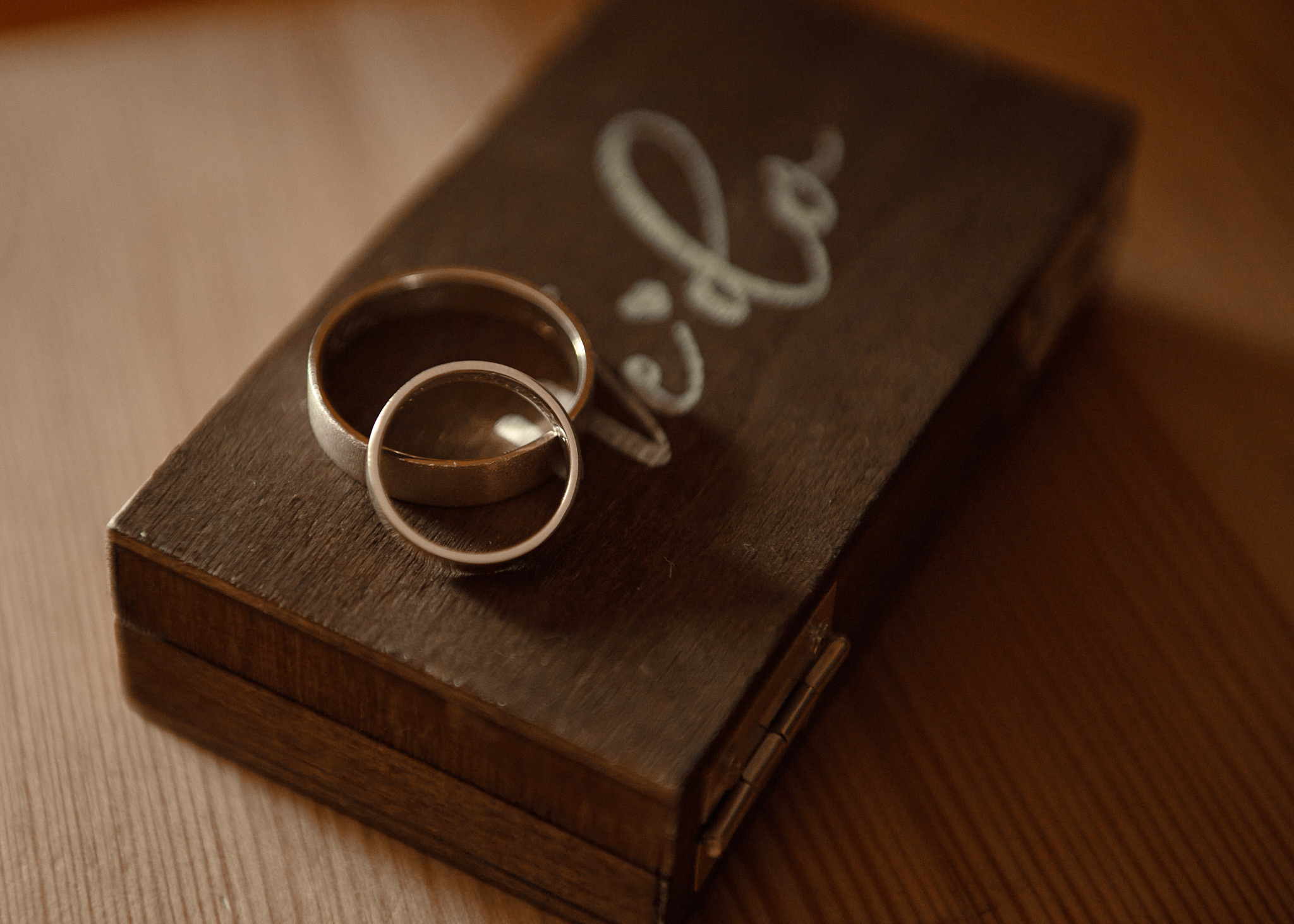 Wedding in mountains. Calgary wedding photo and video. Photographer Andrii Bielikov