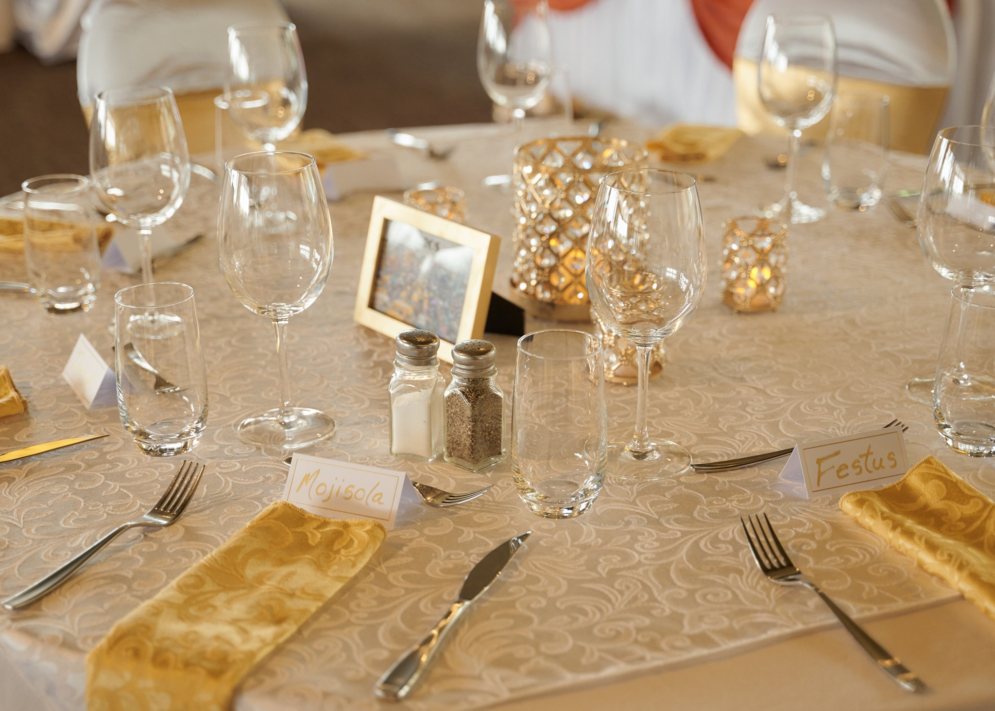 Femi & Jen. Calgary wedding photo and video. Photographer Andrii Bielikov