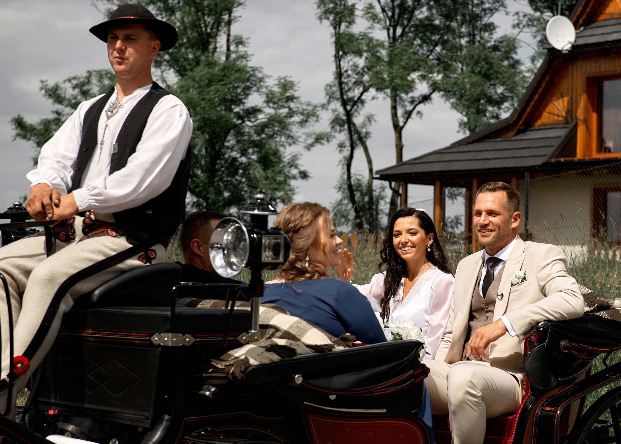 Wedding in mountains. Calgary wedding photo and video. Photographer Andrii Bielikov