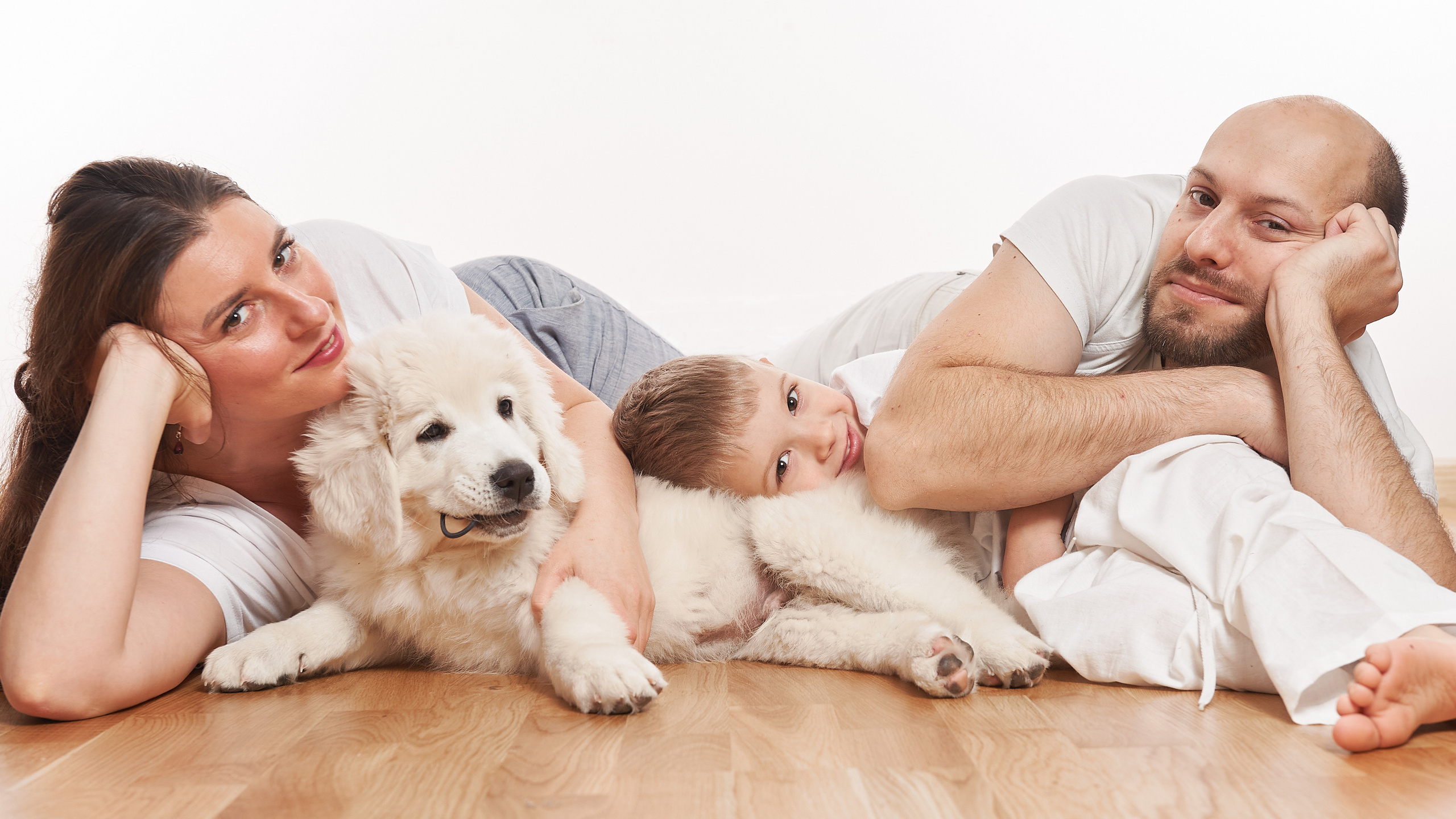 Family photo shoot. Calgary wedding photo and video. Photographer Andrii Bielikov