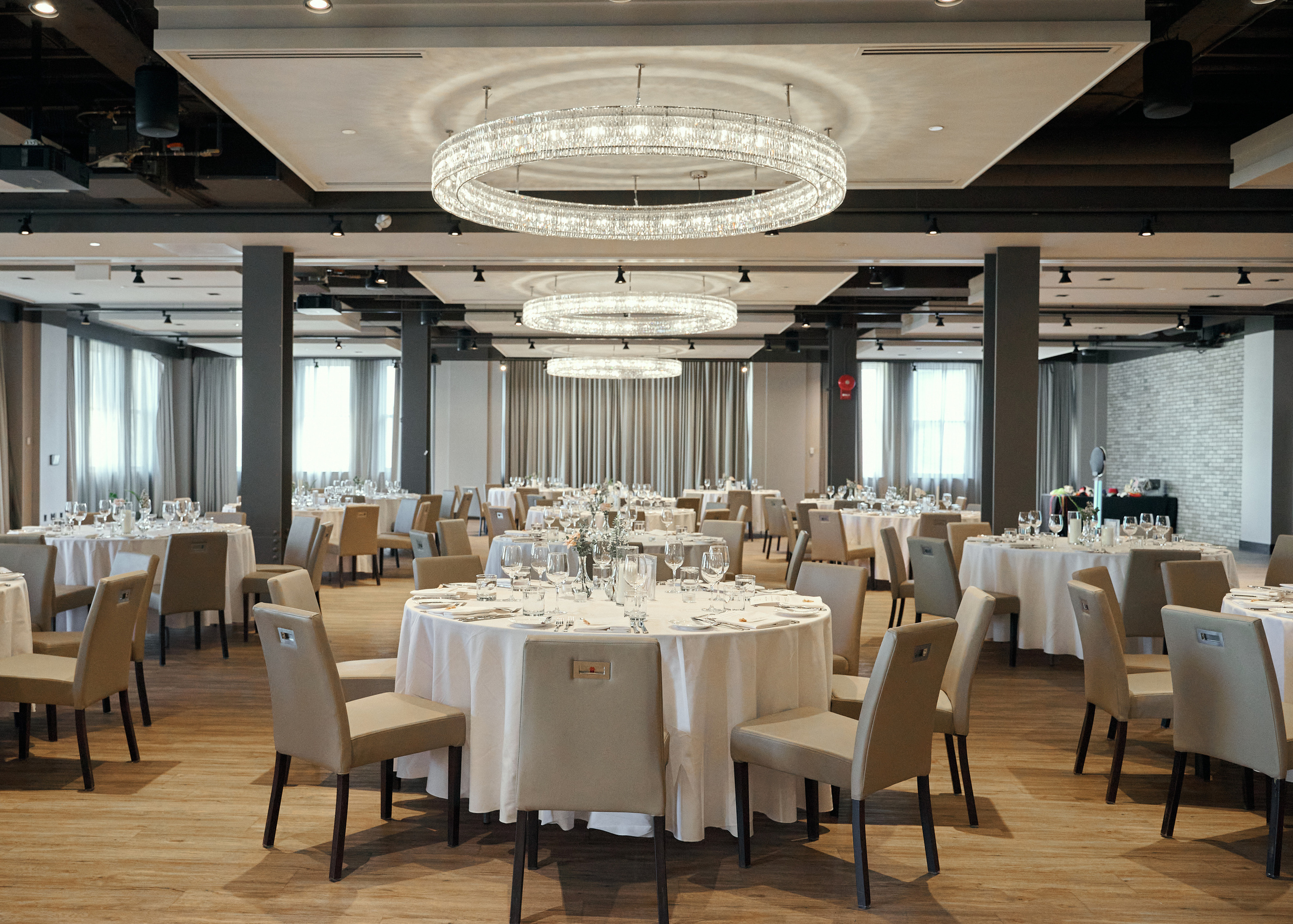 Wedding in Calgary. Calgary wedding photo and video. Photographer Andrii Bielikov