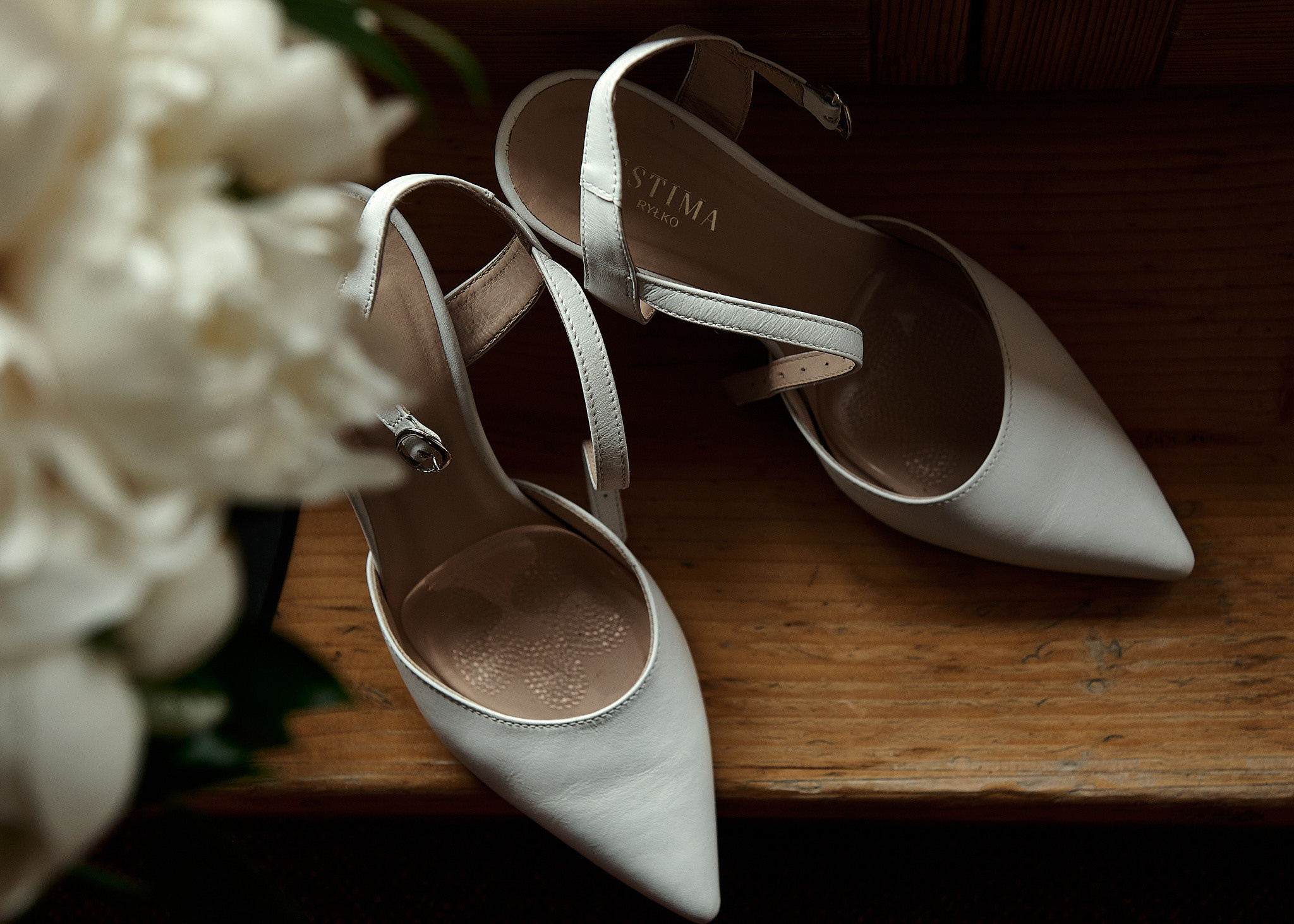 Wedding in mountains. Calgary wedding photo and video. Photographer Andrii Bielikov