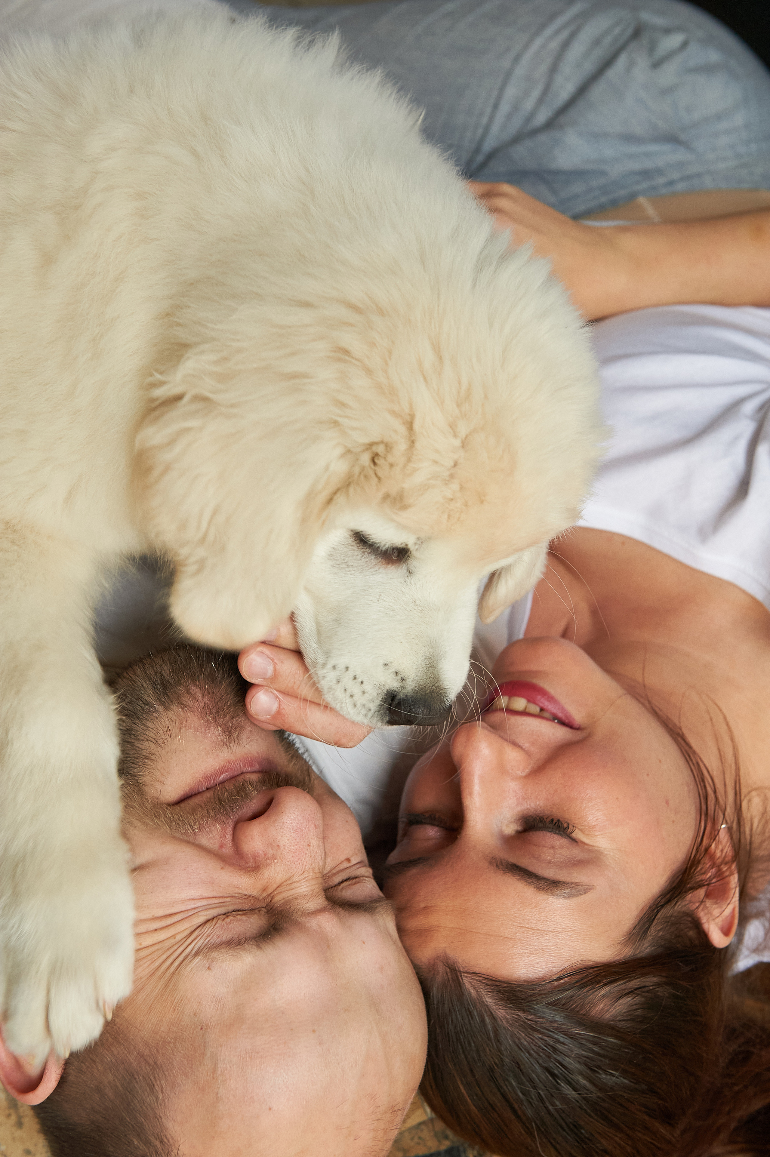 Family photo shoot. Calgary wedding photo and video. Photographer Andrii Bielikov