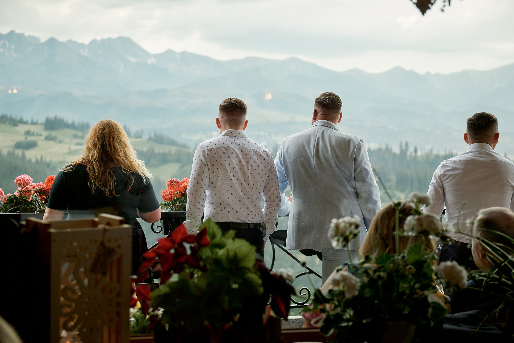 Wedding in mountains. Calgary wedding photo and video. Photographer Andrii Bielikov