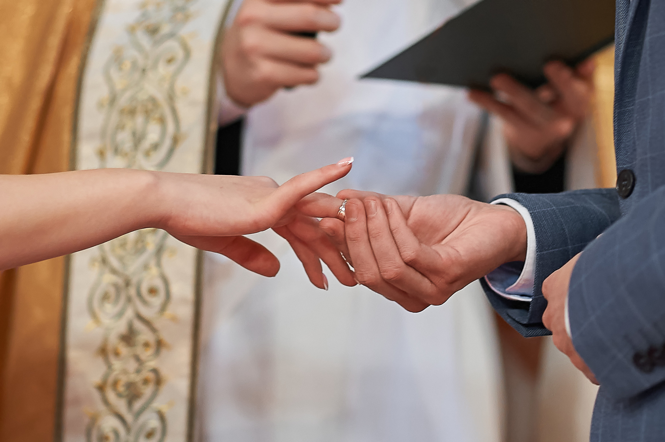 Wedding in the church. Calgary wedding photo and video. Photographer Andrii Bielikov