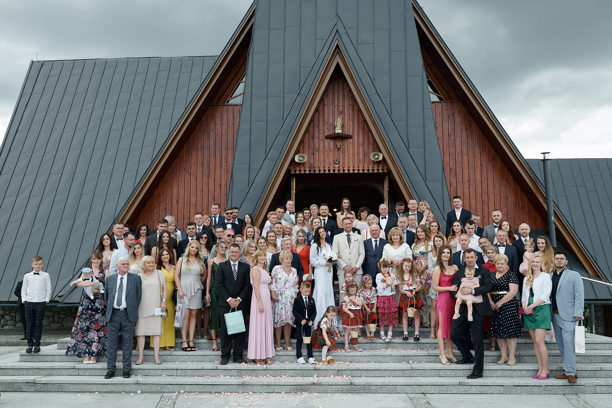 Wedding in mountains. Calgary wedding photo and video. Photographer Andrii Bielikov