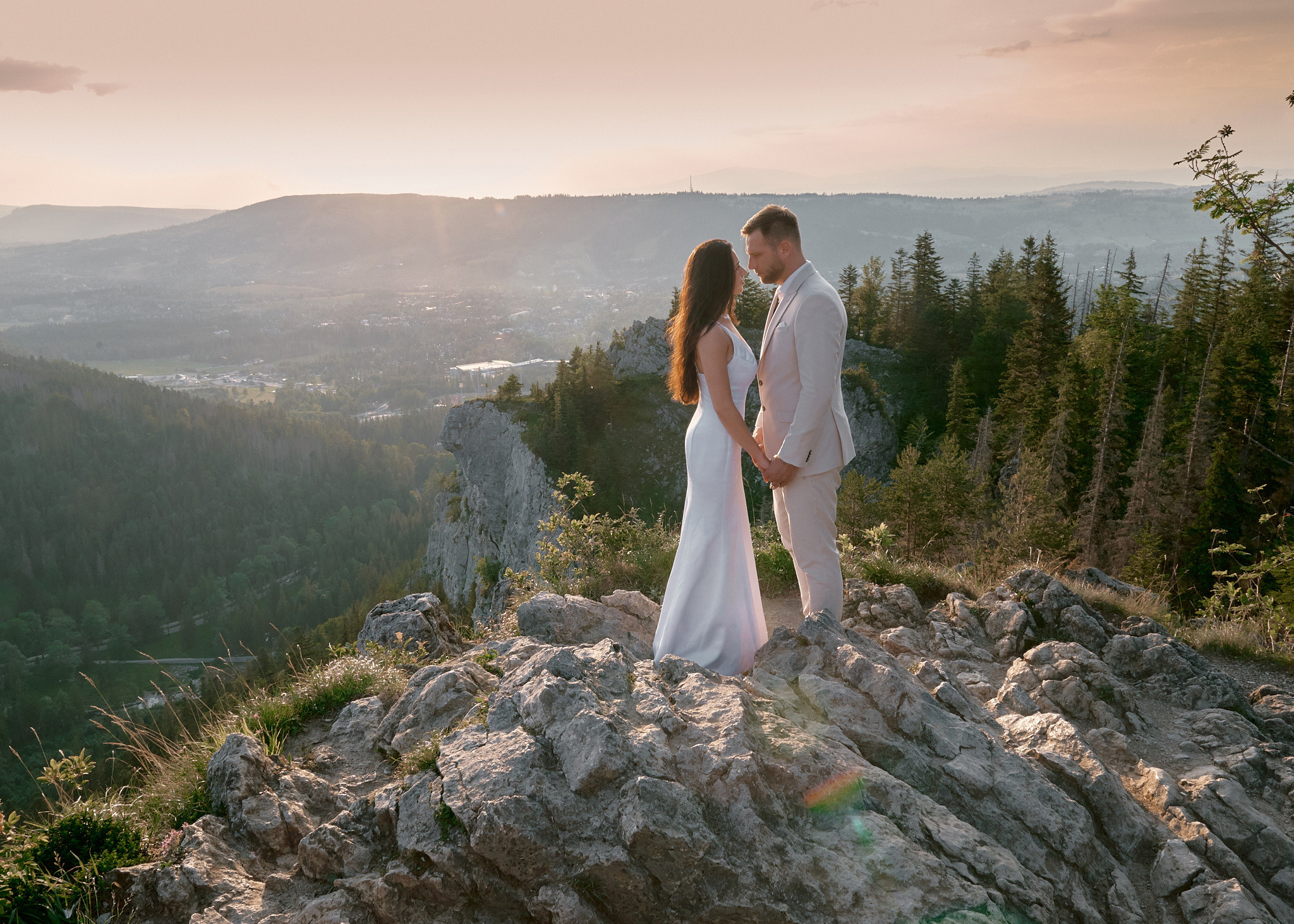 Wedding in mountains. Calgary wedding photo and video. Photographer Andrii Bielikov