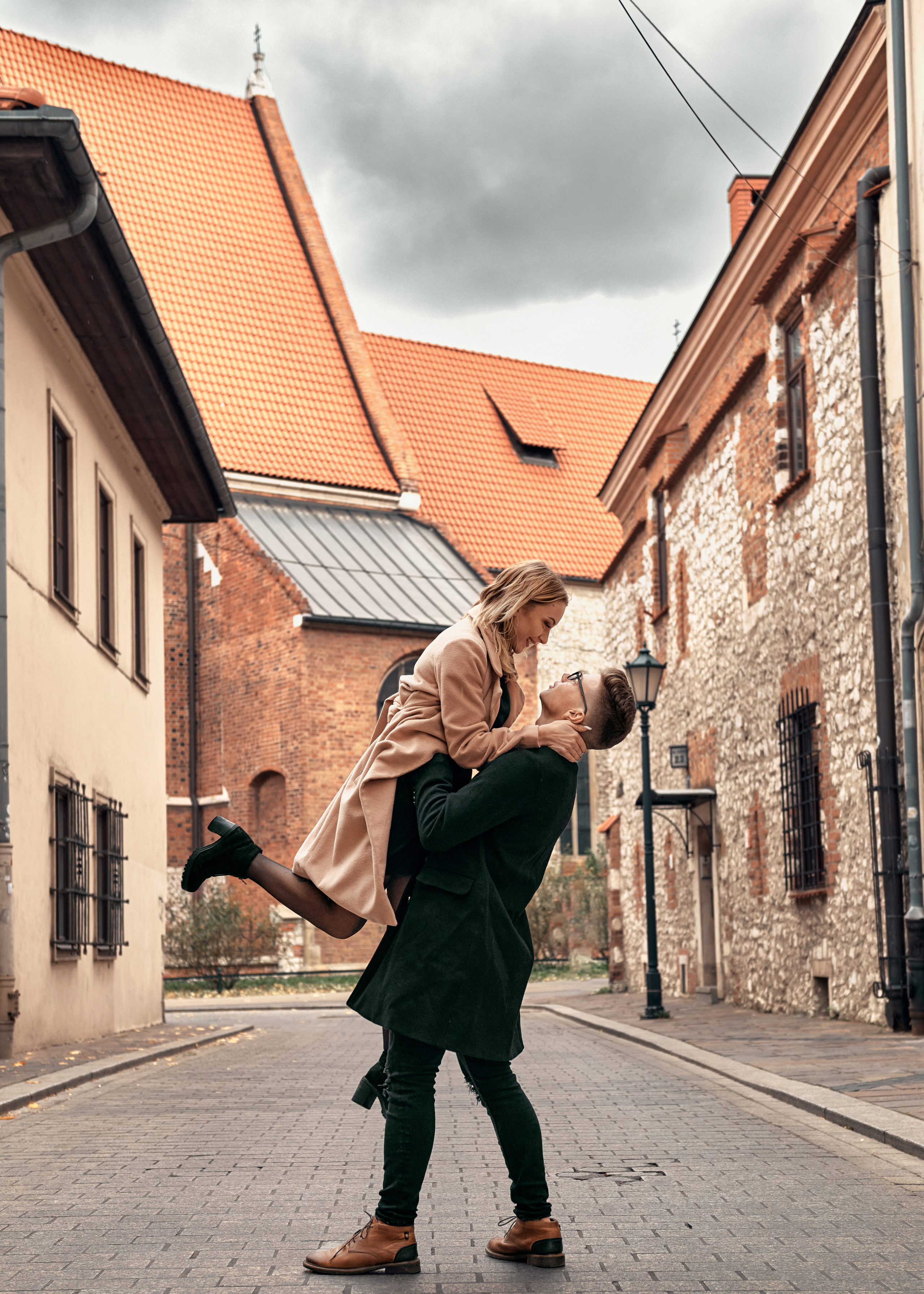 Fall romantic love story. Calgary wedding photo and video. Photographer Andrii Bielikov