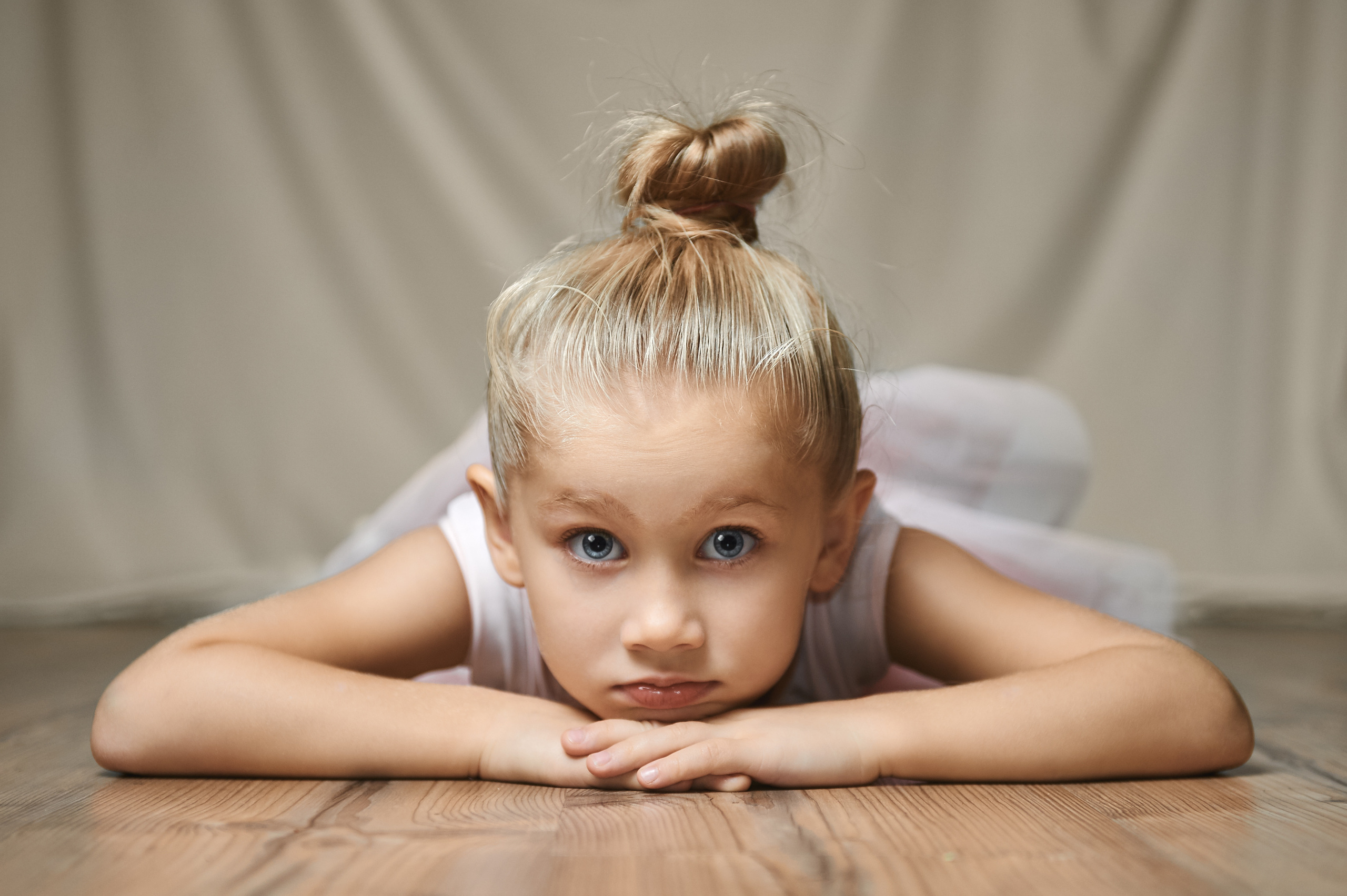 Family photo shoot. Calgary wedding photo and video. Photographer Andrii Bielikov