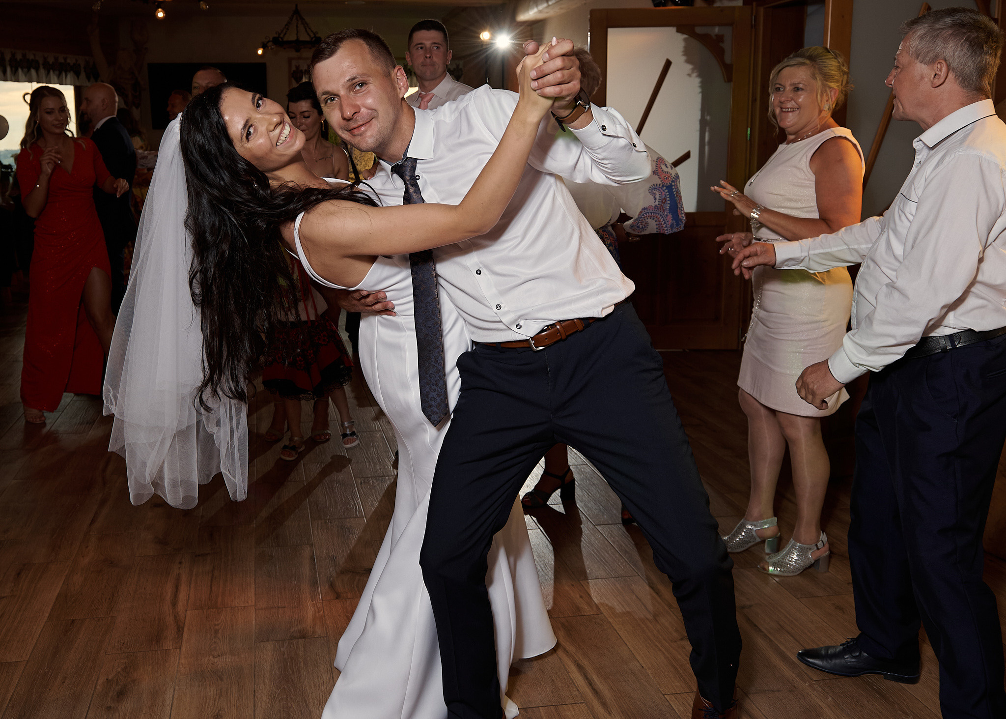 Wedding in mountains. Calgary wedding photo and video. Photographer Andrii Bielikov