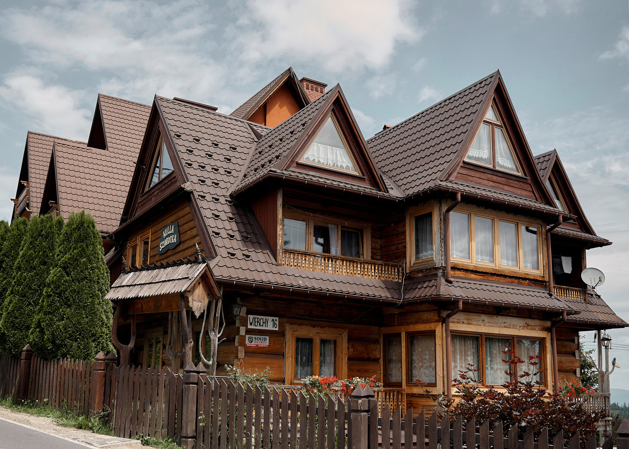 Wedding in mountains. Calgary wedding photo and video. Photographer Andrii Bielikov