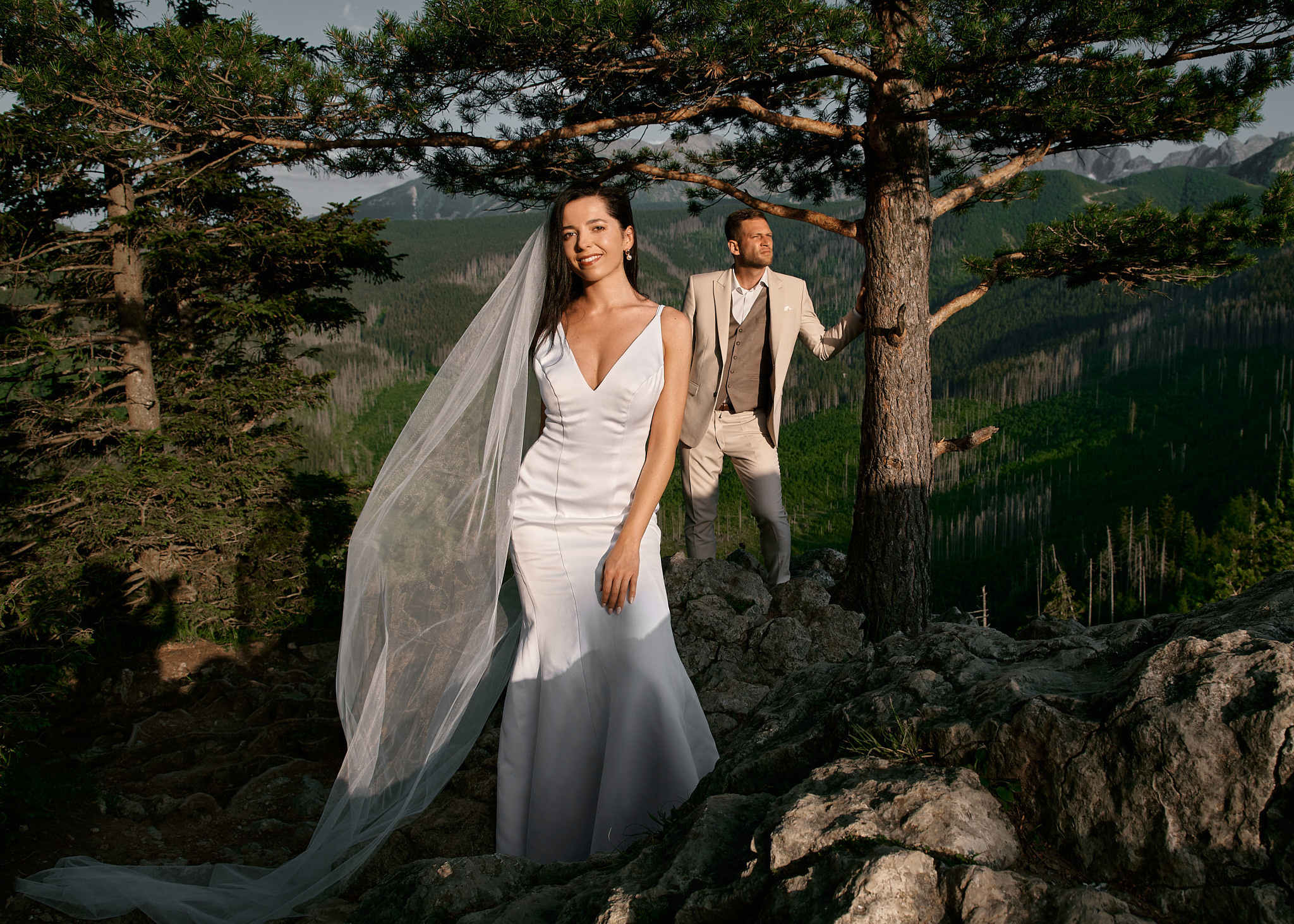 Wedding in mountains. Calgary wedding photo and video. Photographer Andrii Bielikov