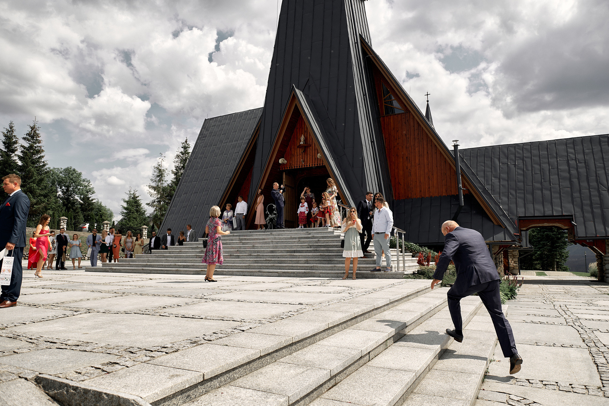 Wedding in mountains. Calgary wedding photo and video. Photographer Andrii Bielikov