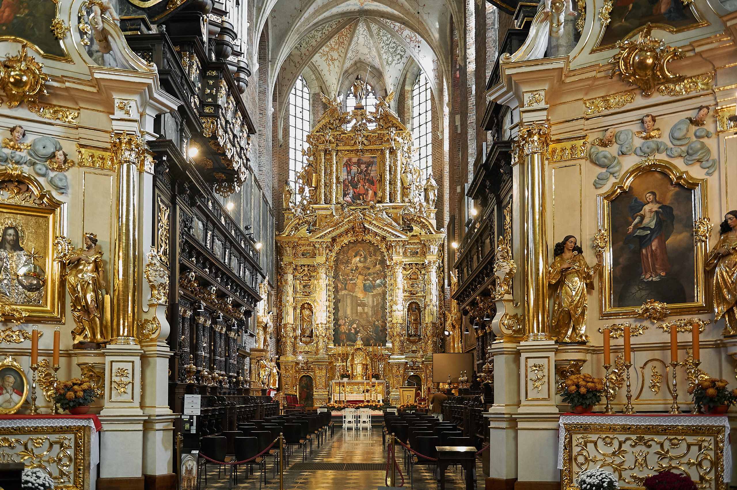 Wedding in the church. Calgary wedding photo and video. Photographer Andrii Bielikov