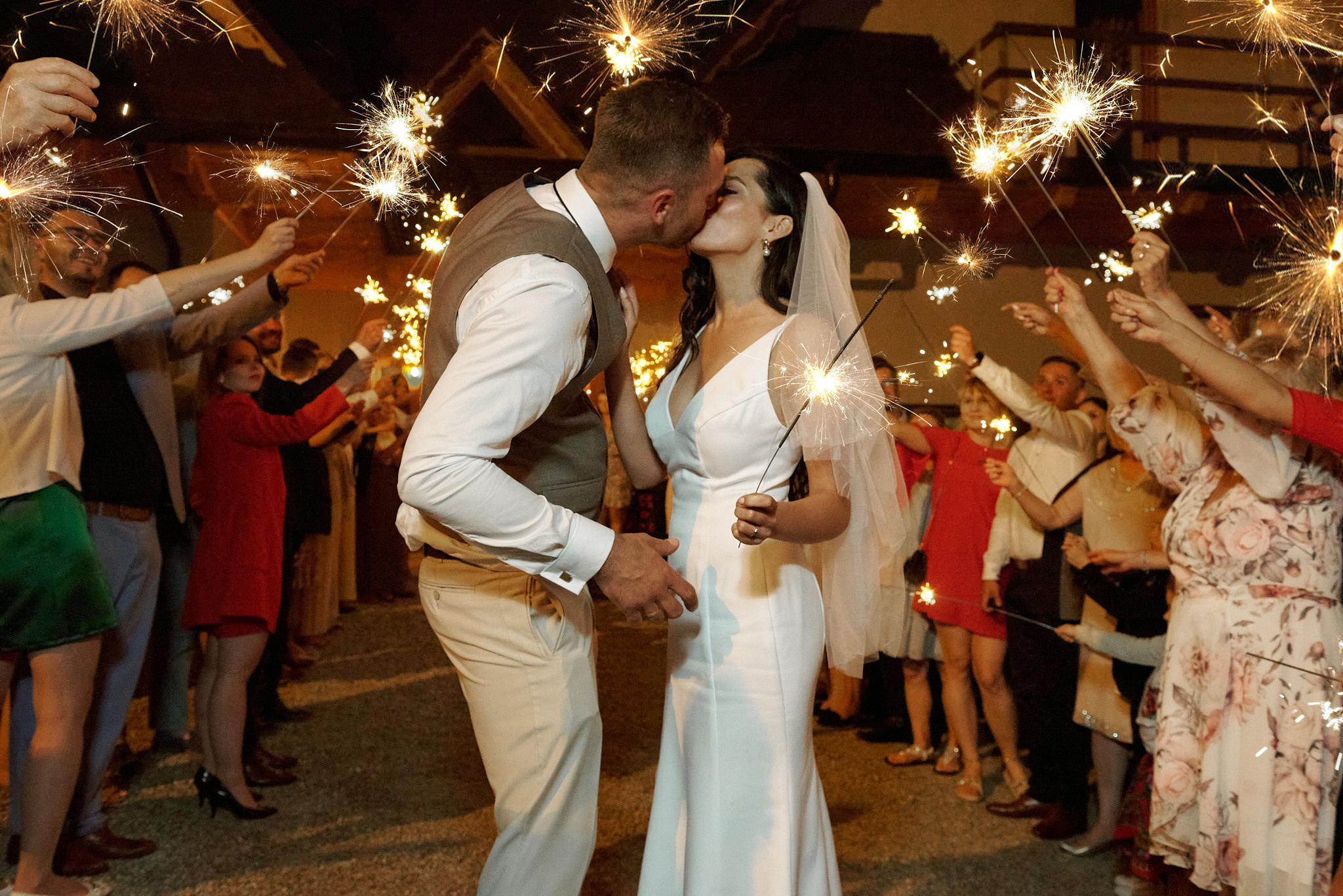 Wedding in mountains. Calgary wedding photo and video. Photographer Andrii Bielikov