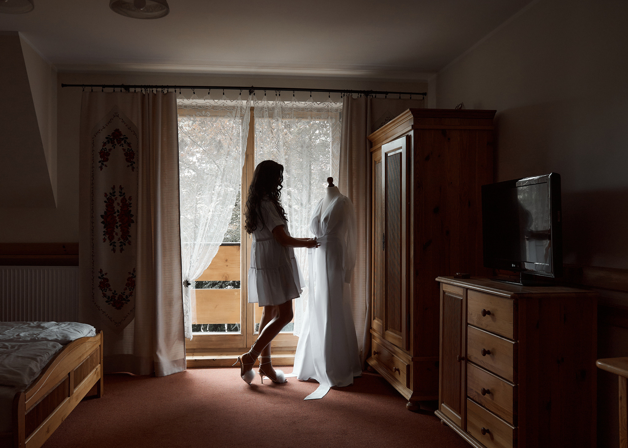 Wedding in mountains. Calgary wedding photo and video. Photographer Andrii Bielikov