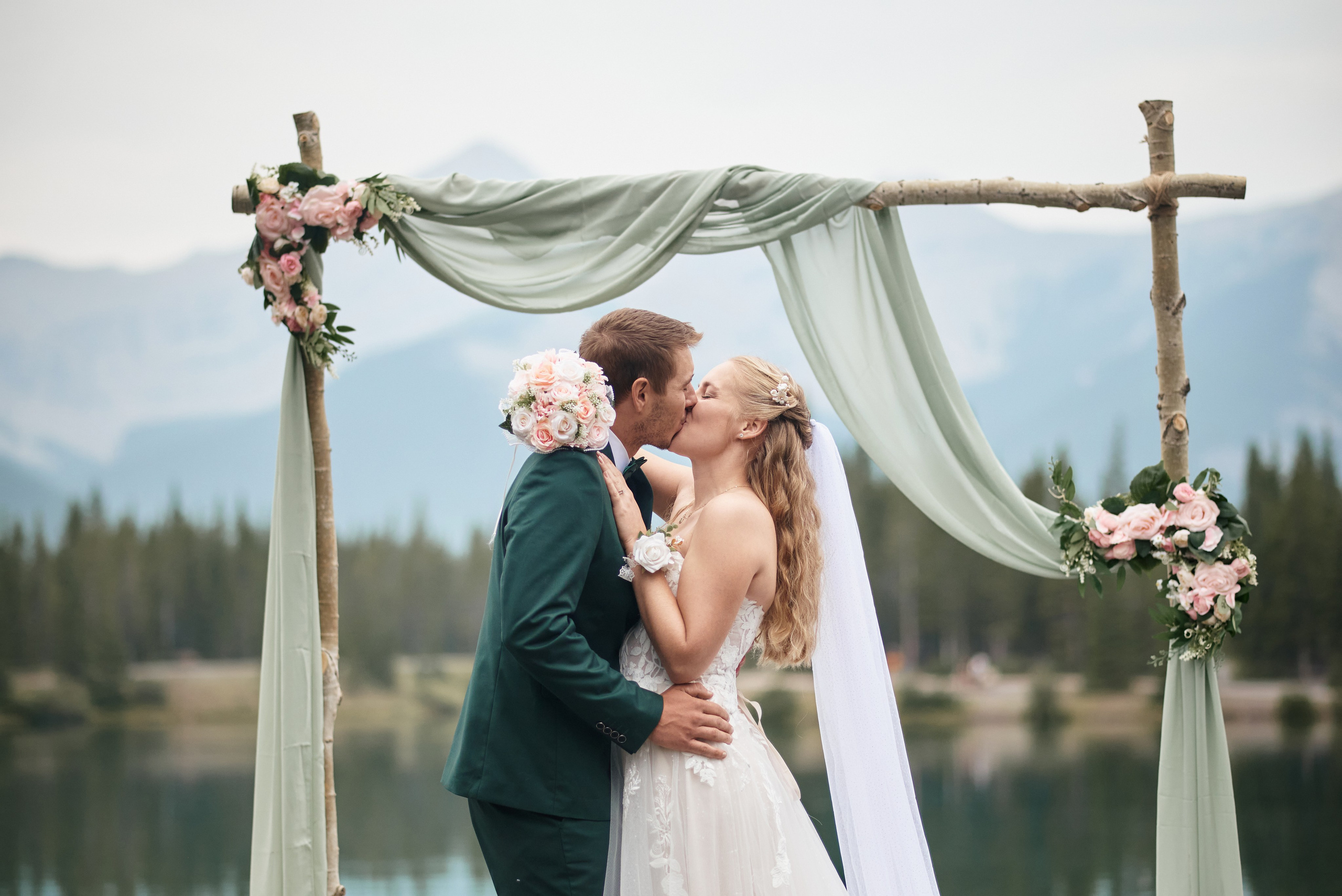 Natalie&Mat. A small, intimate wedding at Forgetmenot Lake, Kananaskis Park. Calgary wedding photo and video. Photographer Andrii Bielikov