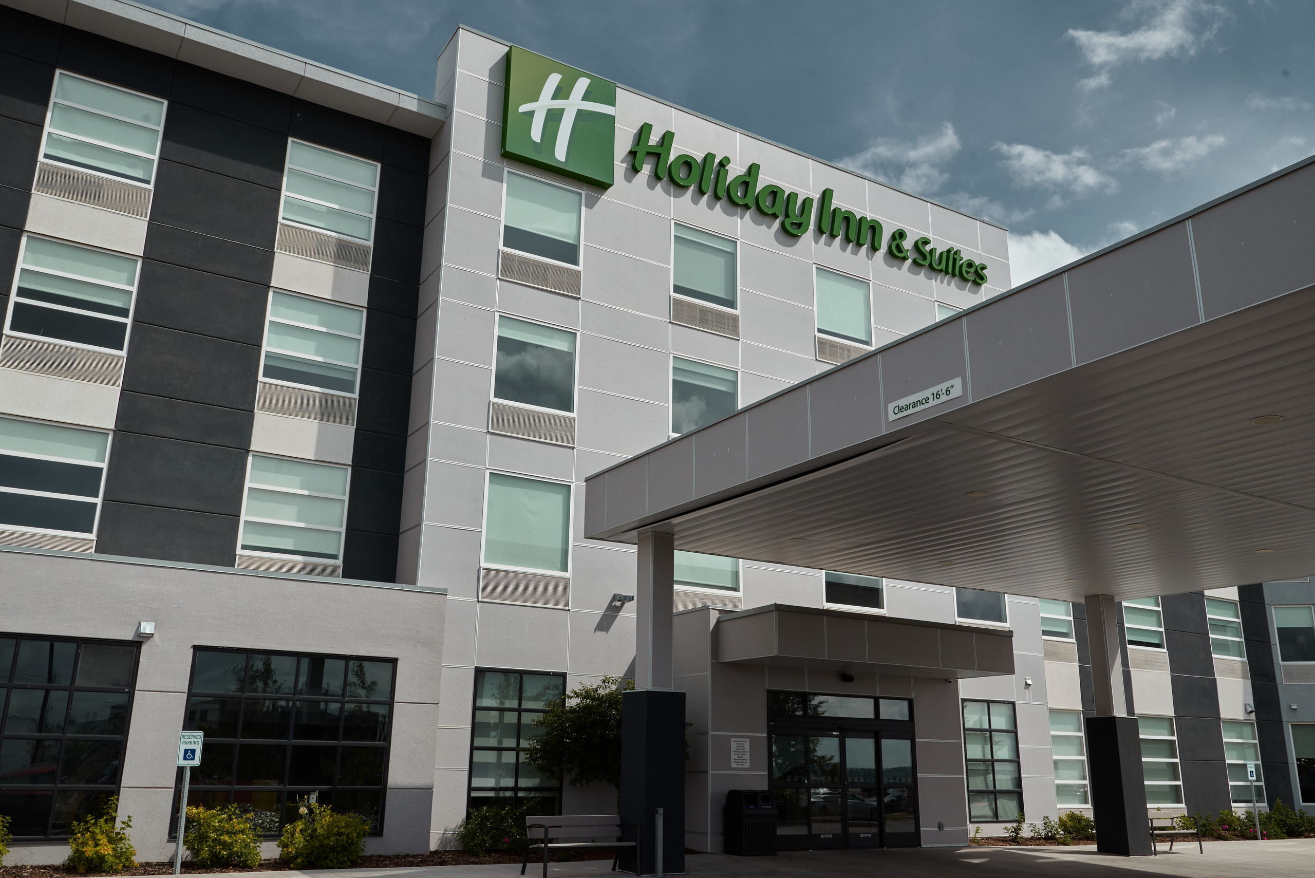 Wedding in Calgary Heritage park. Calgary wedding photo and video. Photographer Andrii Bielikov