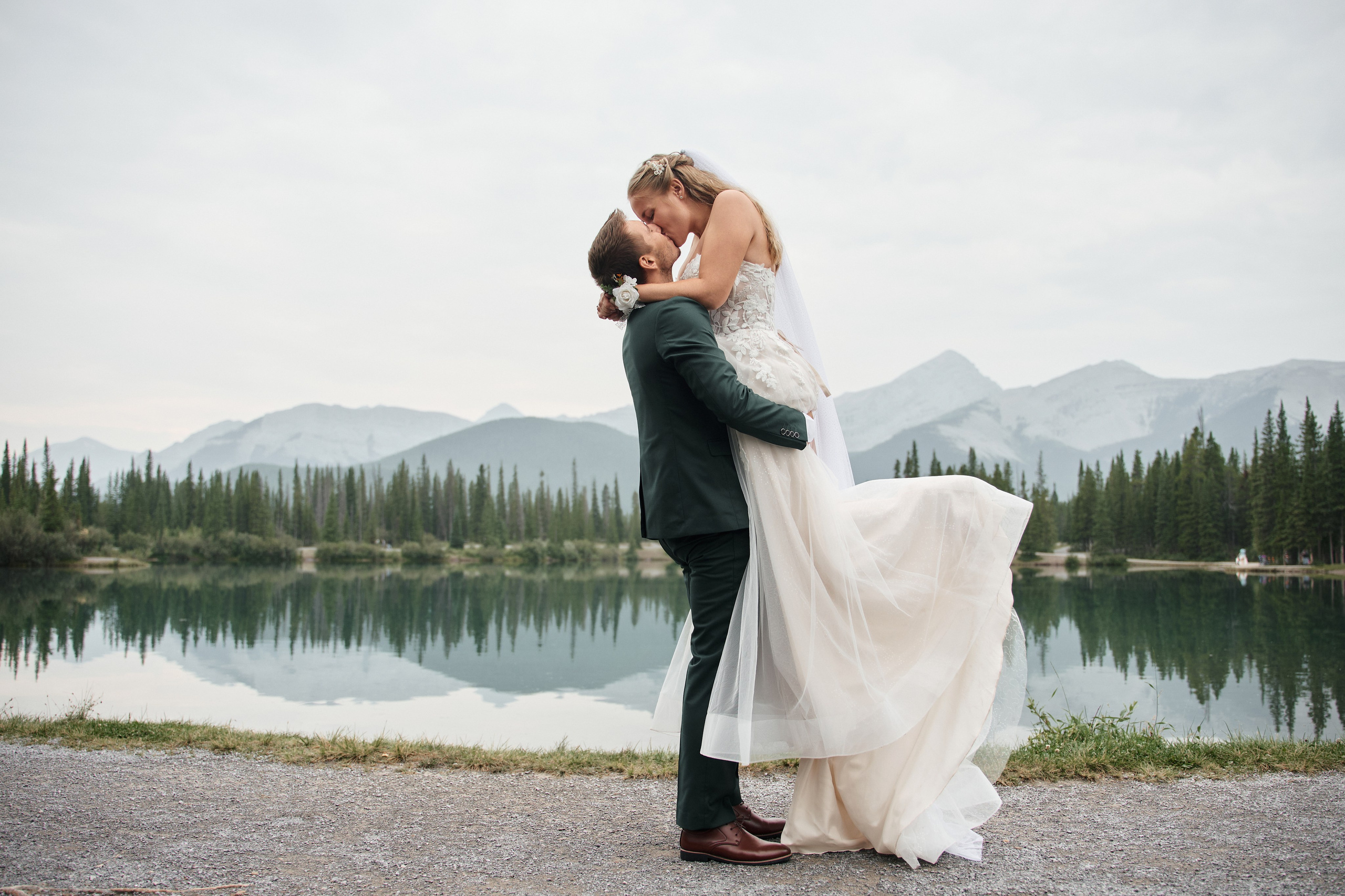 Natalie&Mat. A small, intimate wedding at Forgetmenot Lake, Kananaskis Park. Calgary wedding photo and video. Photographer Andrii Bielikov