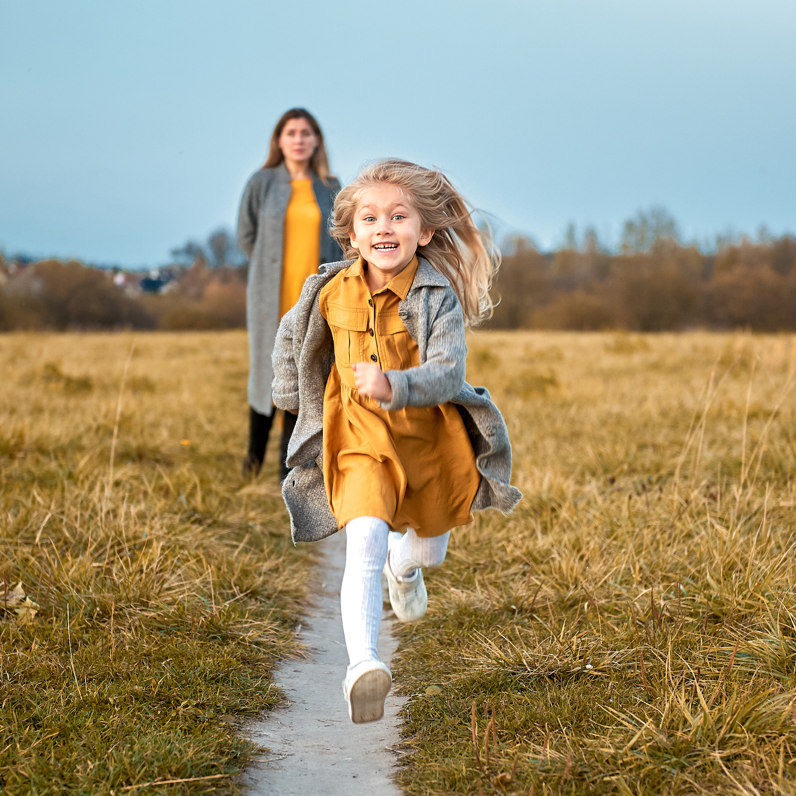 Family photo shoot. Calgary wedding photo and video. Photographer Andrii Bielikov