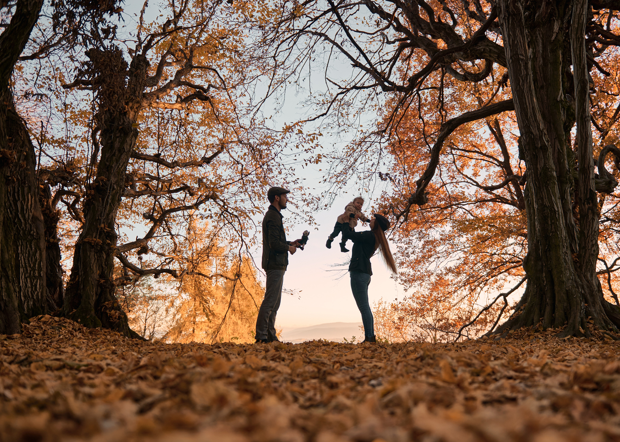 Family photo shoot. Calgary wedding photo and video. Photographer Andrii Bielikov
