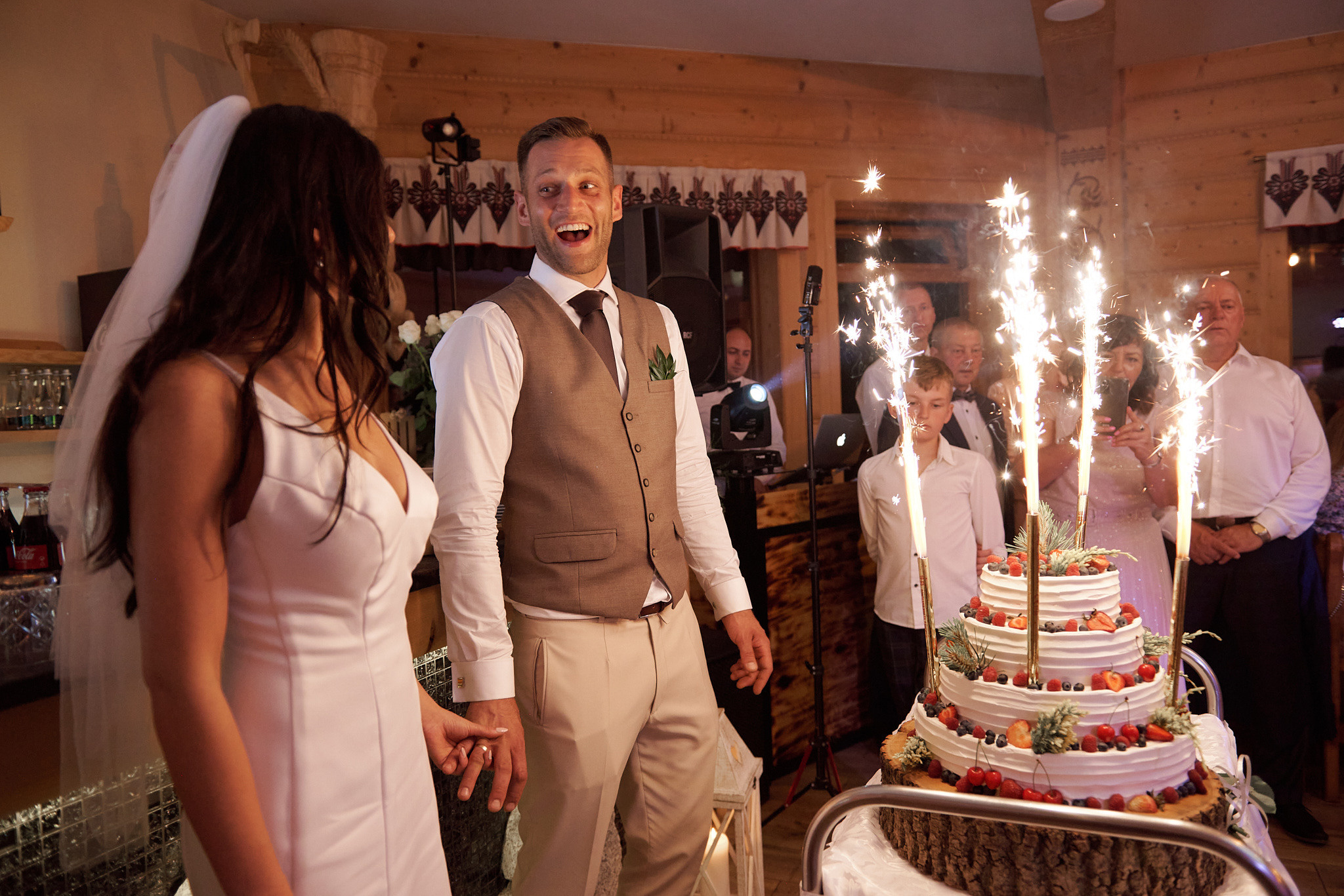 Wedding in mountains. Calgary wedding photo and video. Photographer Andrii Bielikov