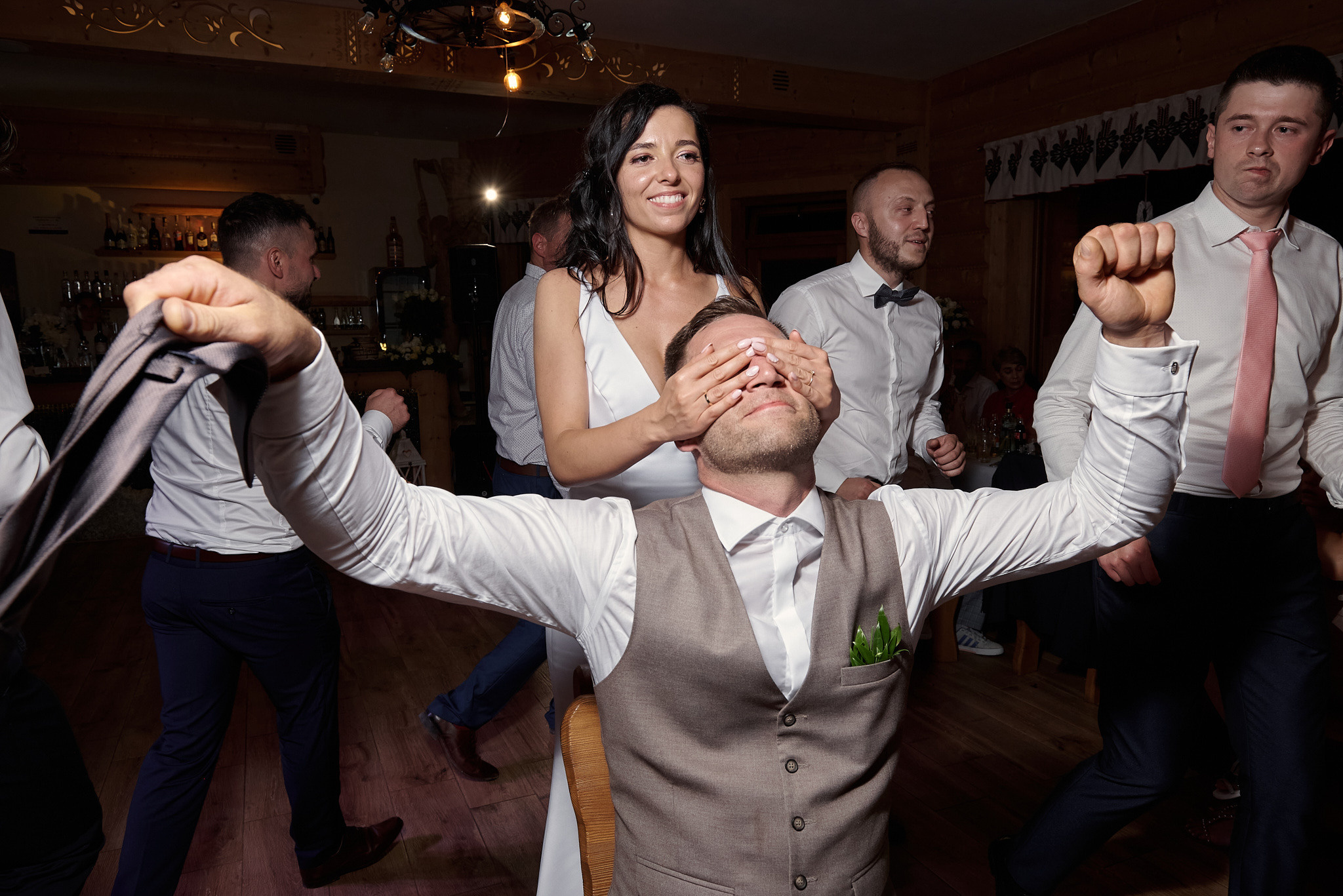 Wedding in mountains. Calgary wedding photo and video. Photographer Andrii Bielikov